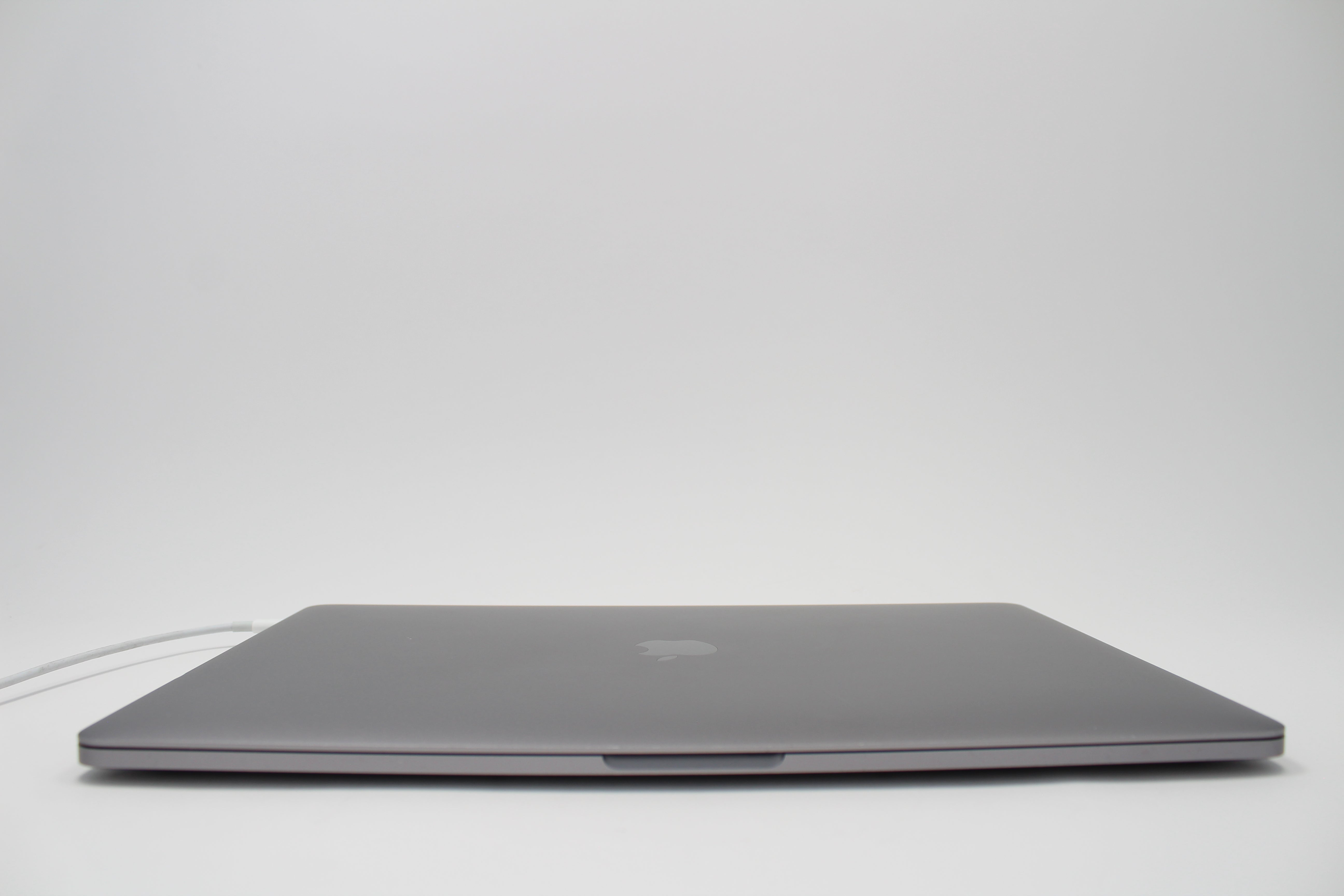 2016 Apple MacBook Pro 15-inch i7 2.7GHz 16GB RAM 512GB SSD AMD 455 | Excellent