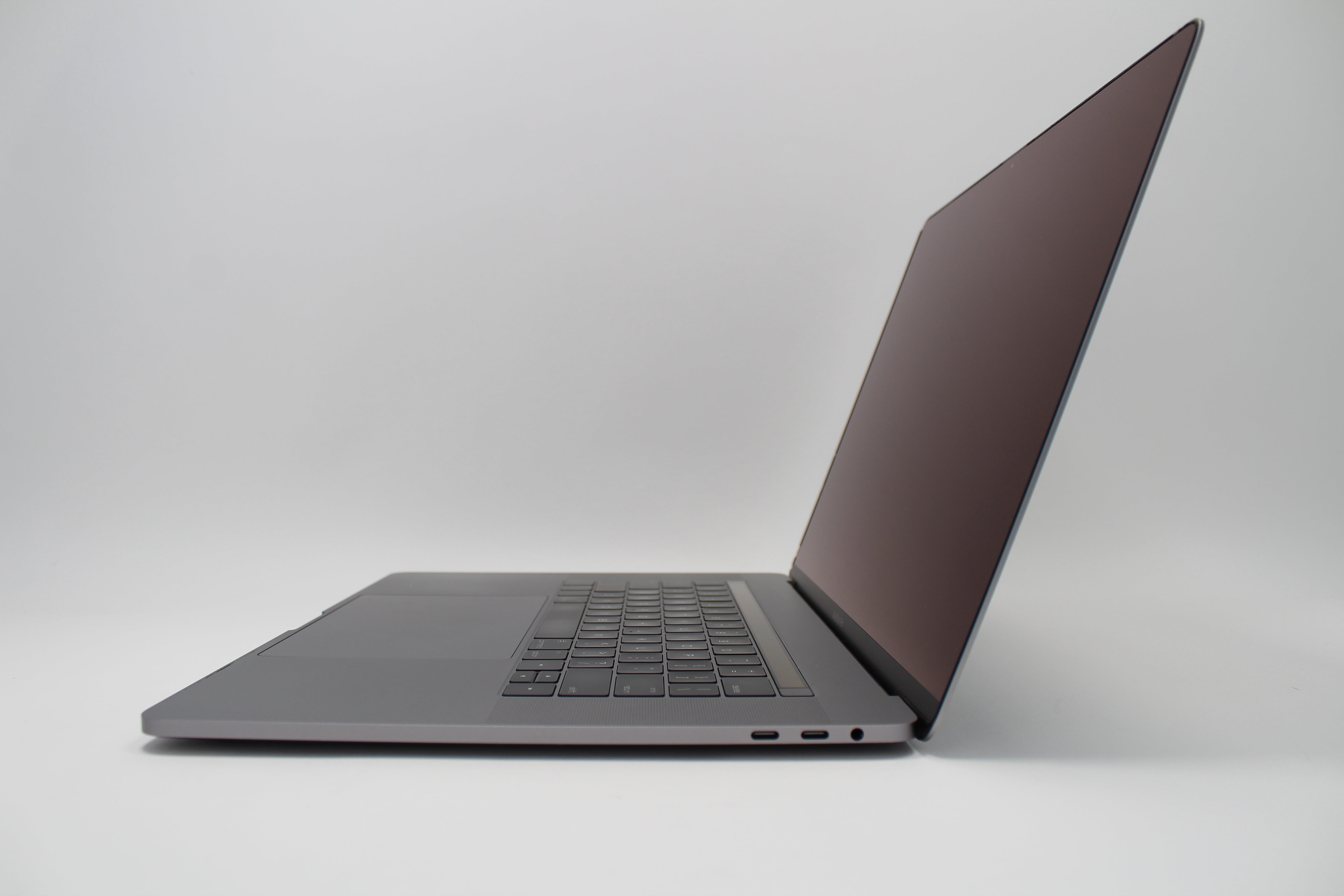 2016 Apple MacBook Pro 15-inch i7 2.7GHz 16GB RAM 512GB SSD AMD 455 | Excellent