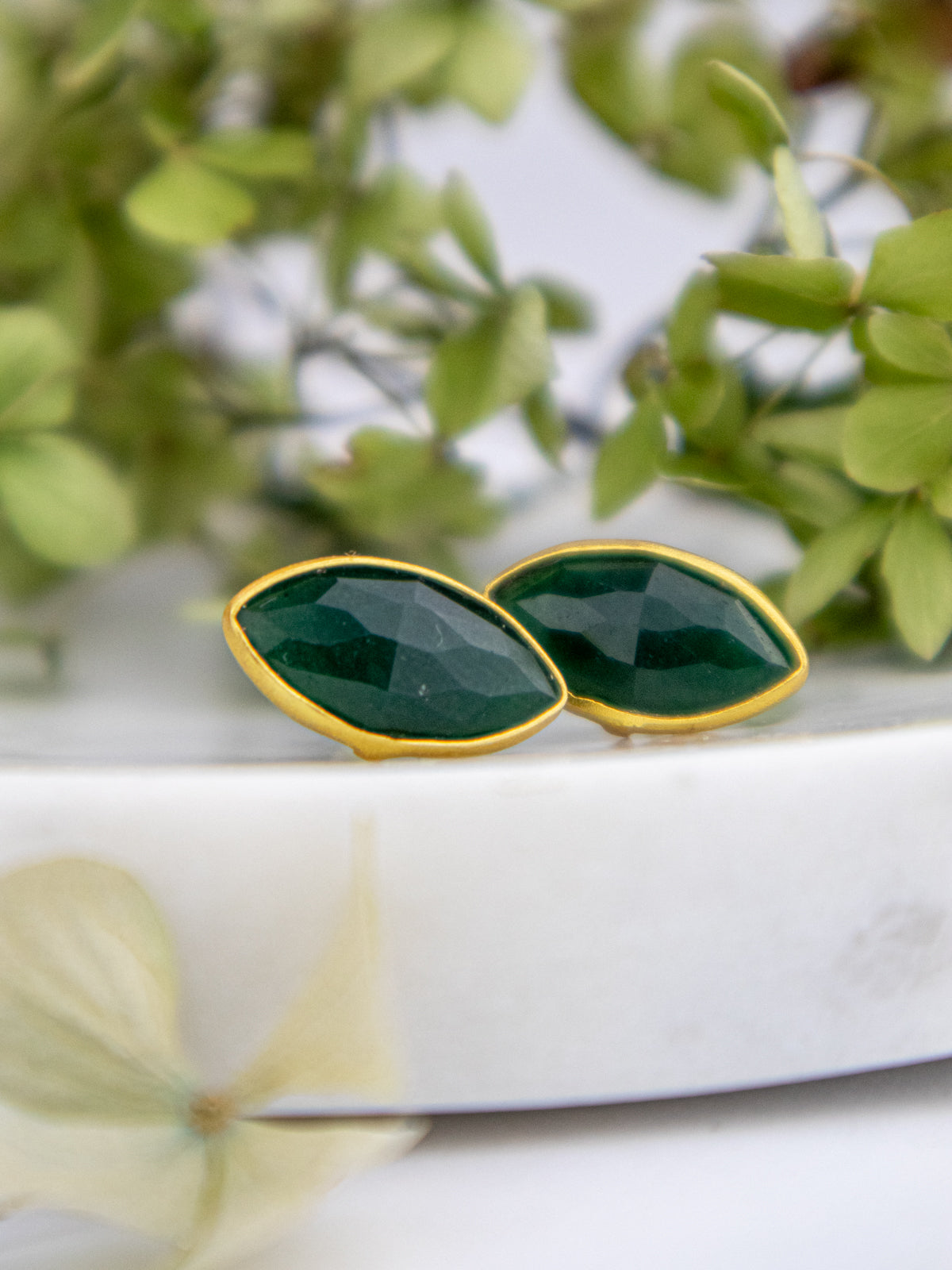 Mila Leaf Earrings - Gold