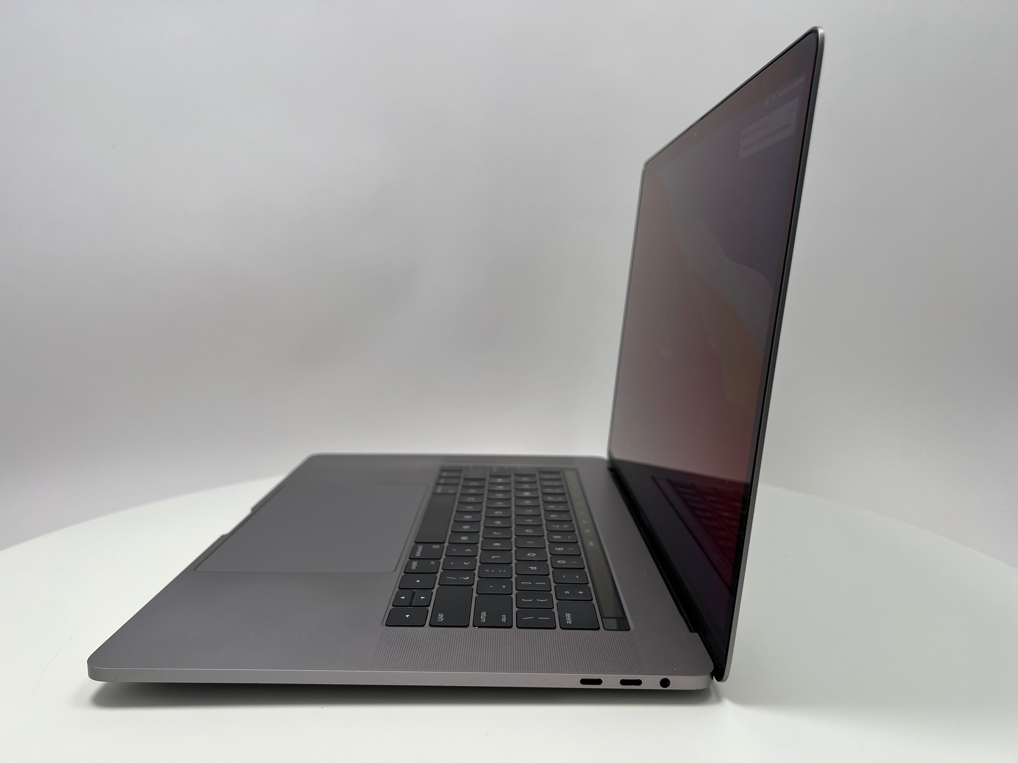 2016 Apple MacBook Pro 15-inch i7 2.7GHz 16GB RAM 512GB SSD | Radeon Pro 455