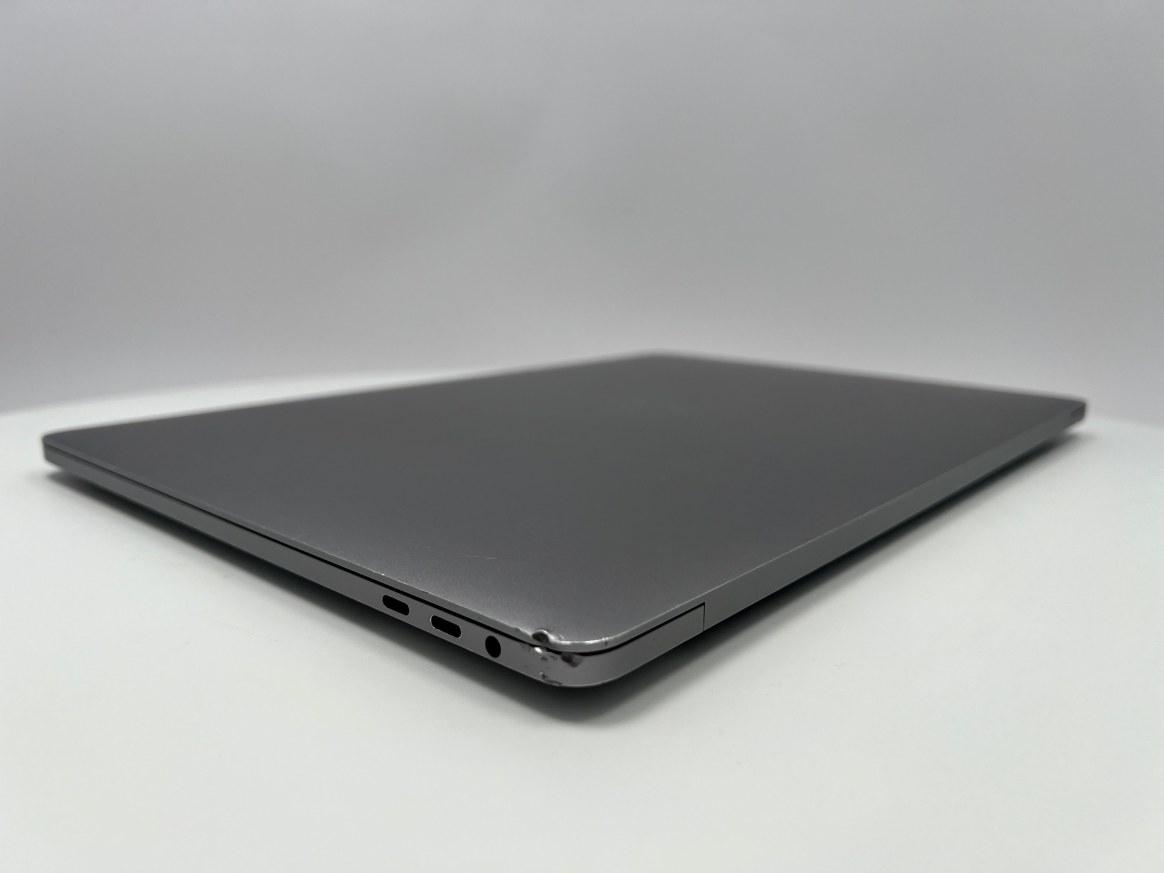 2018 Apple MacBook Pro 15-inch – i7 2.6GHz 16GB RAM 512GB SSD | Radeon Pro 560X