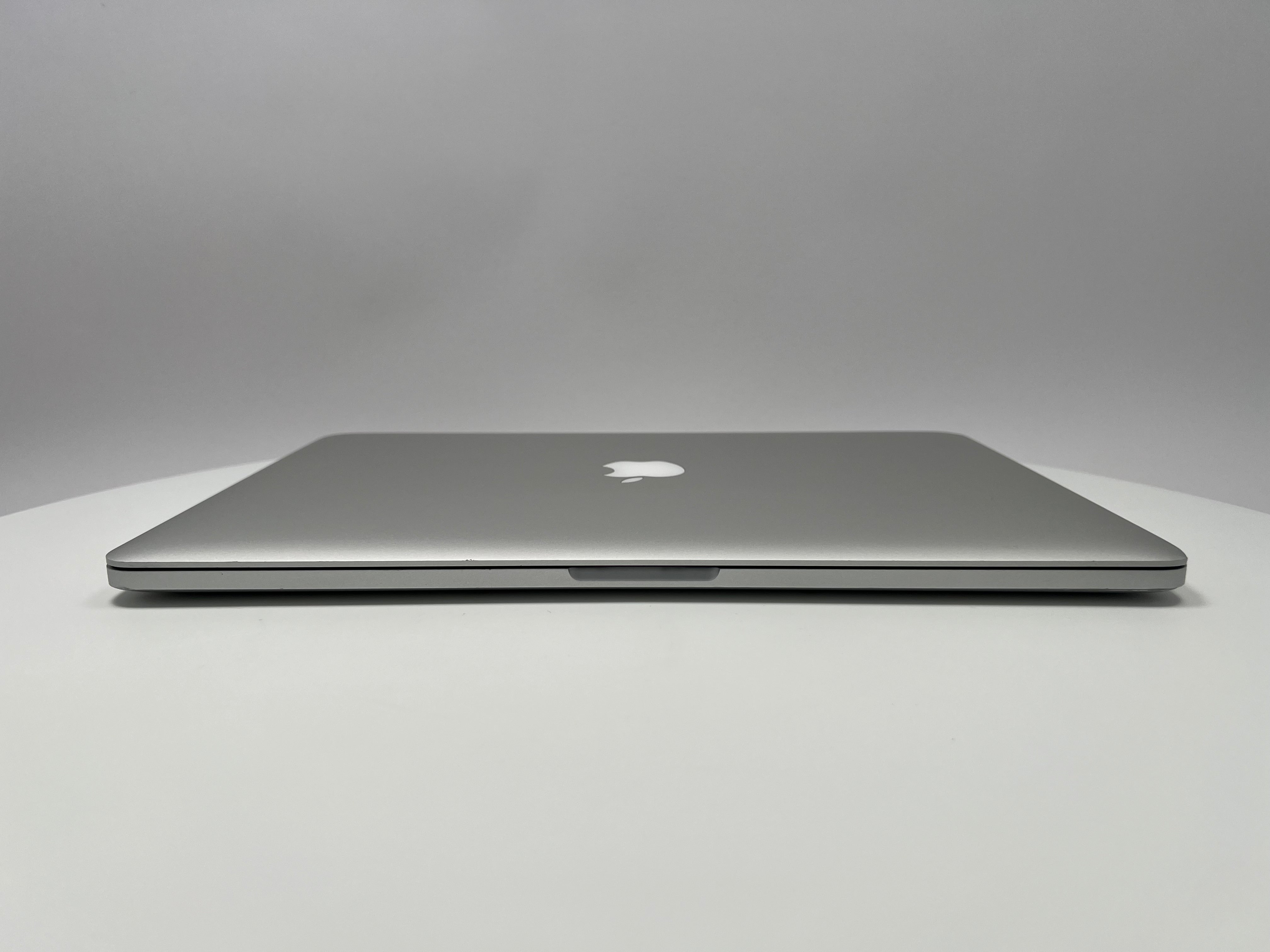 2015 MacBook Pro 15-inch i7 2.8GHz – 16GB RAM 1TB SSD AMD R9 M370X | Silver