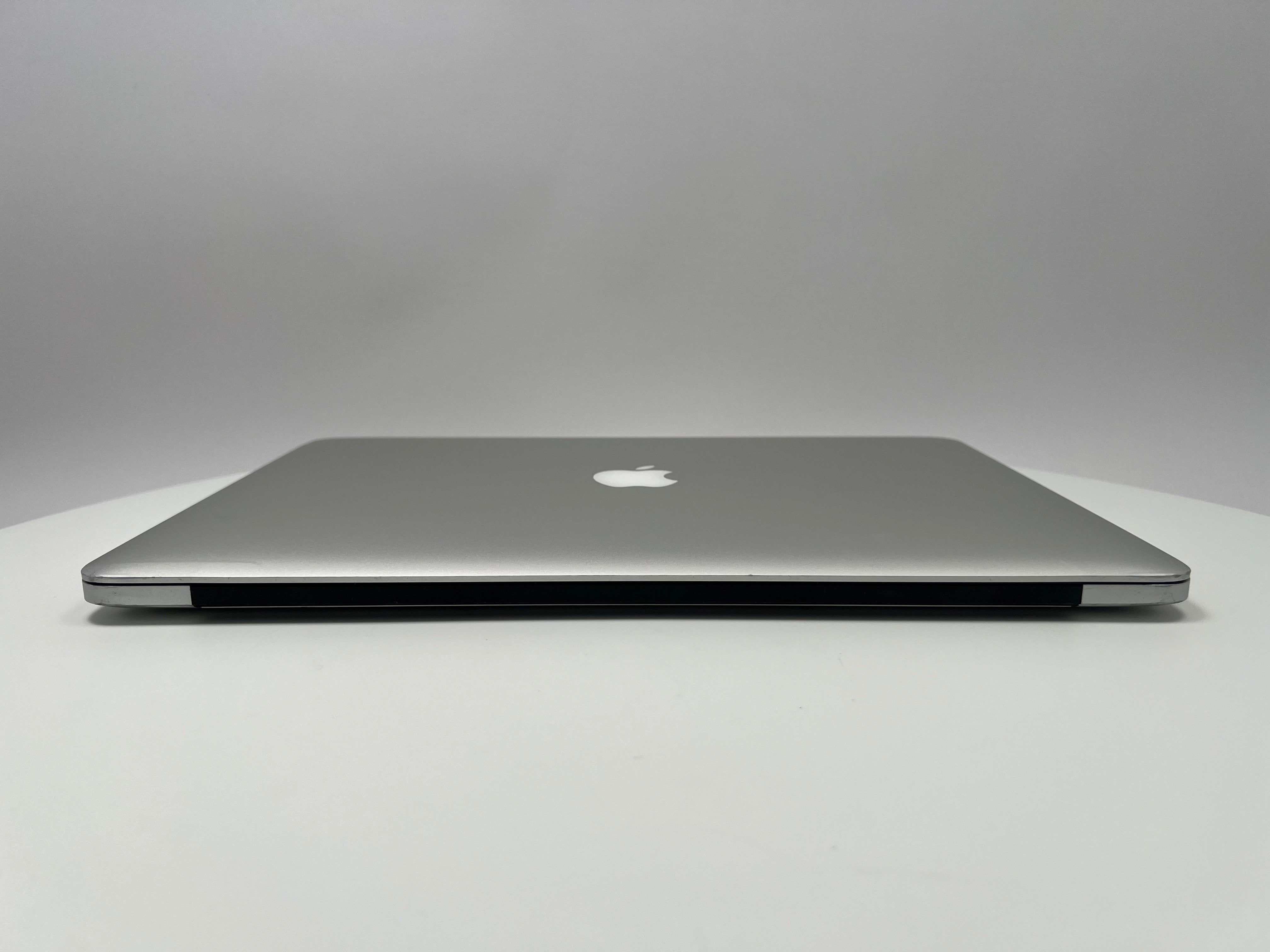 2015 MacBook Pro 15-inch i7 2.8GHz – 16GB RAM 1TB SSD AMD R9 M370X | Silver