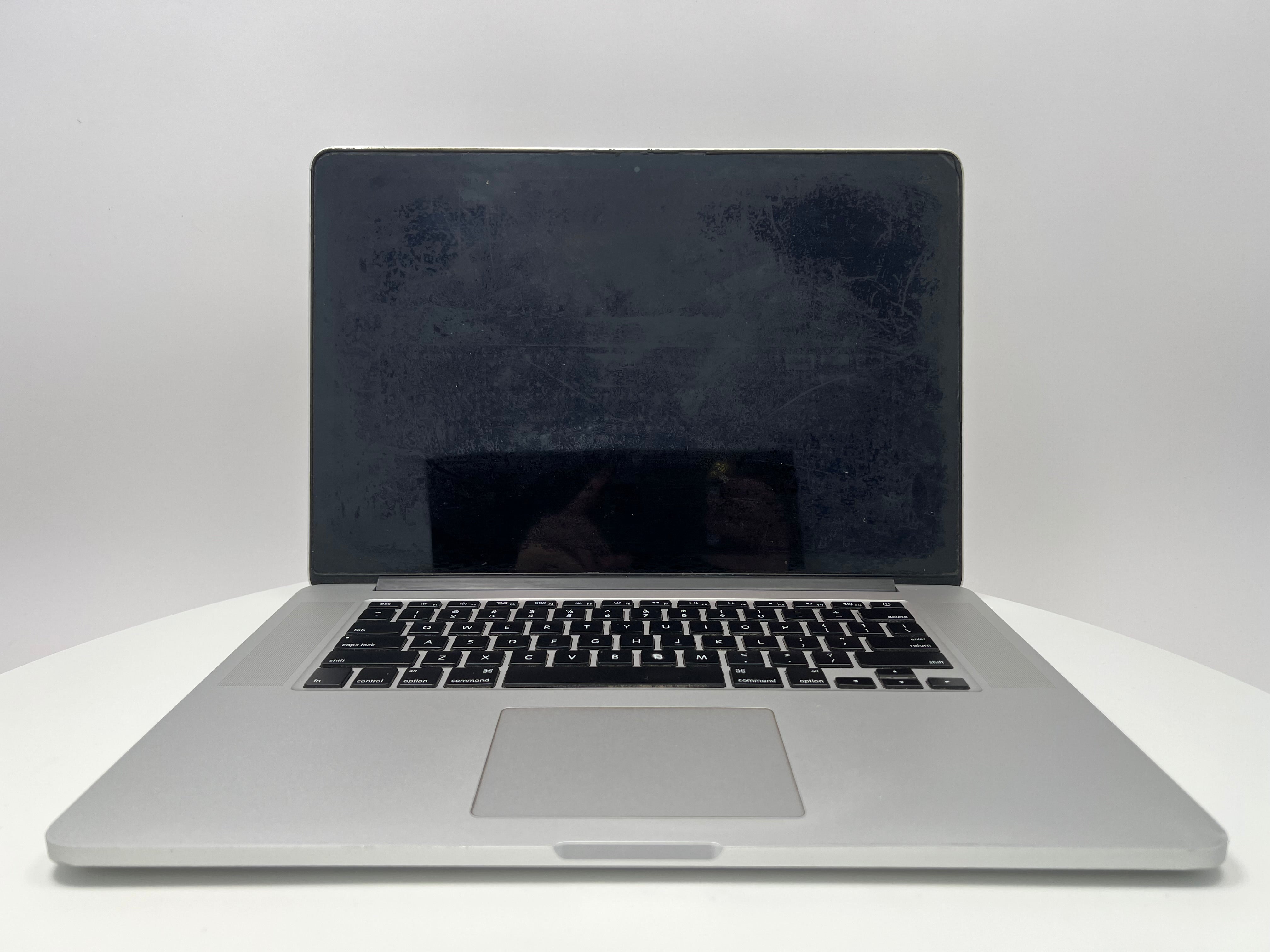 2015 MacBook Pro 15-inch i7 2.8GHz – 16GB RAM 1TB SSD AMD R9 M370X | Silver