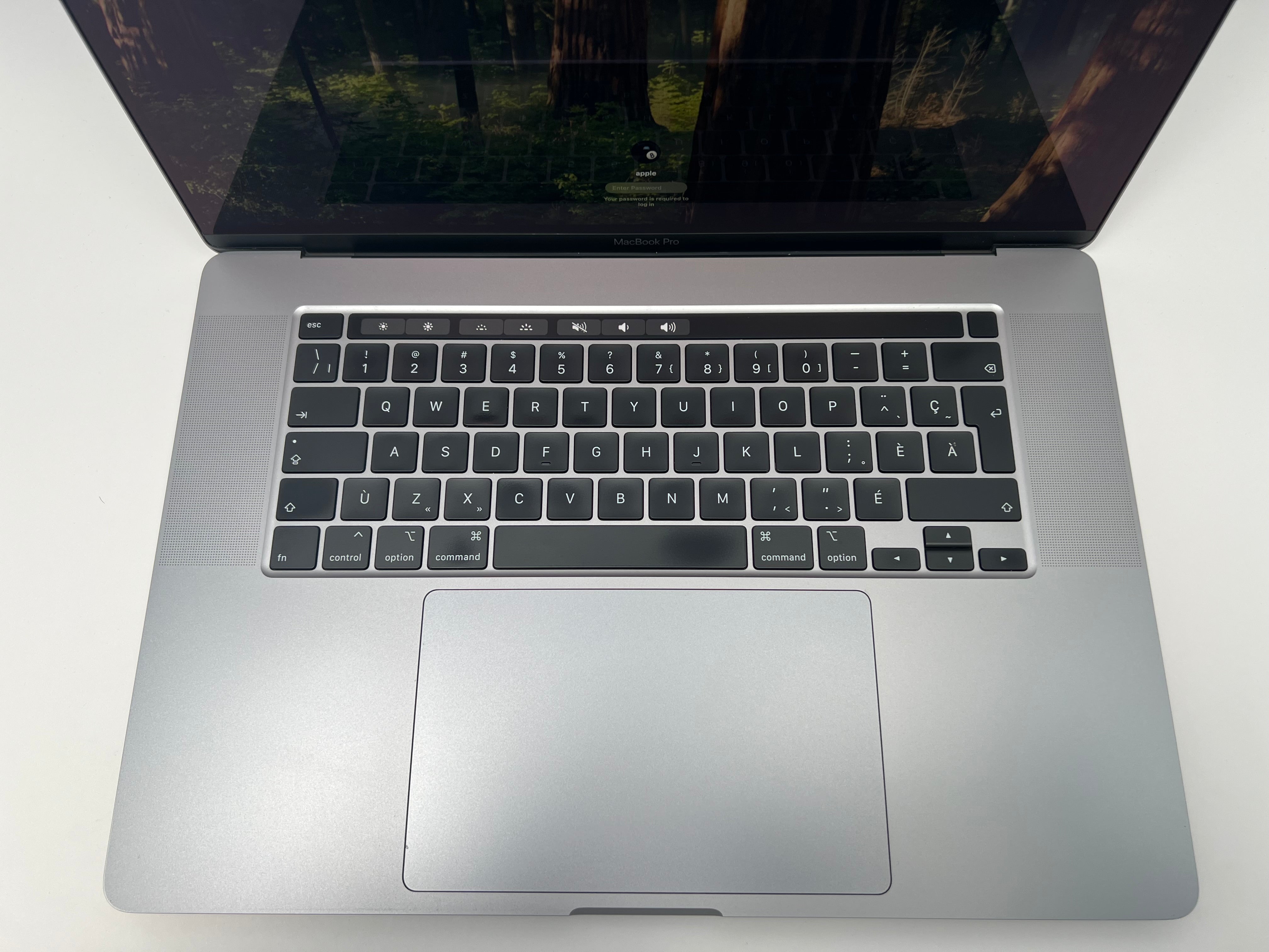 2019 Apple MacBook Pro 16-inch – i9 2.4GHz 32GB RAM 2TB SSD 5500M 8GB | French Keyboard