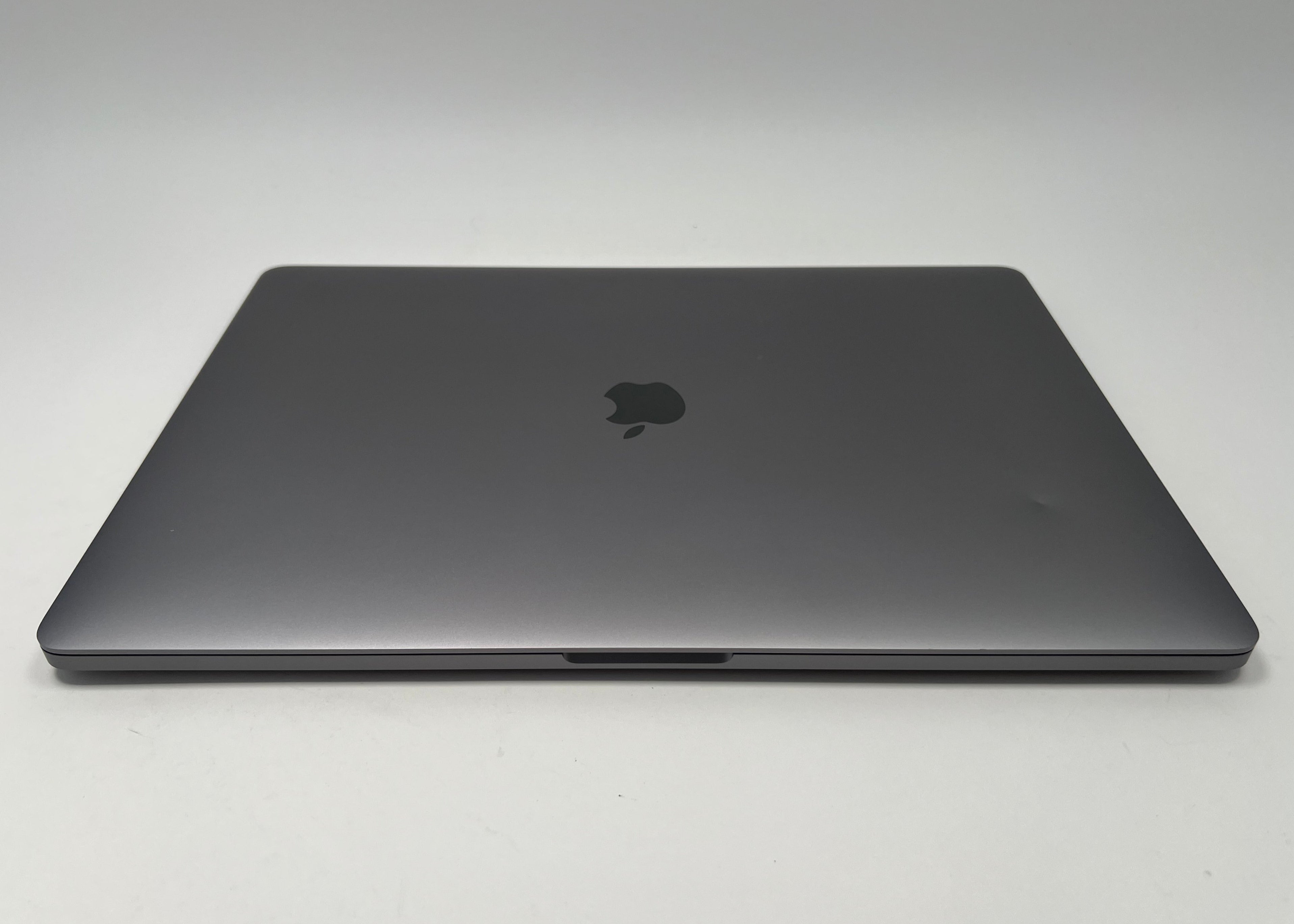 MacBook Pro (2019) 16-inch – Intel Core i9 2.4GHz • 5500M 8GB – 32GB RAM 2TB SSD – 52 Cycles