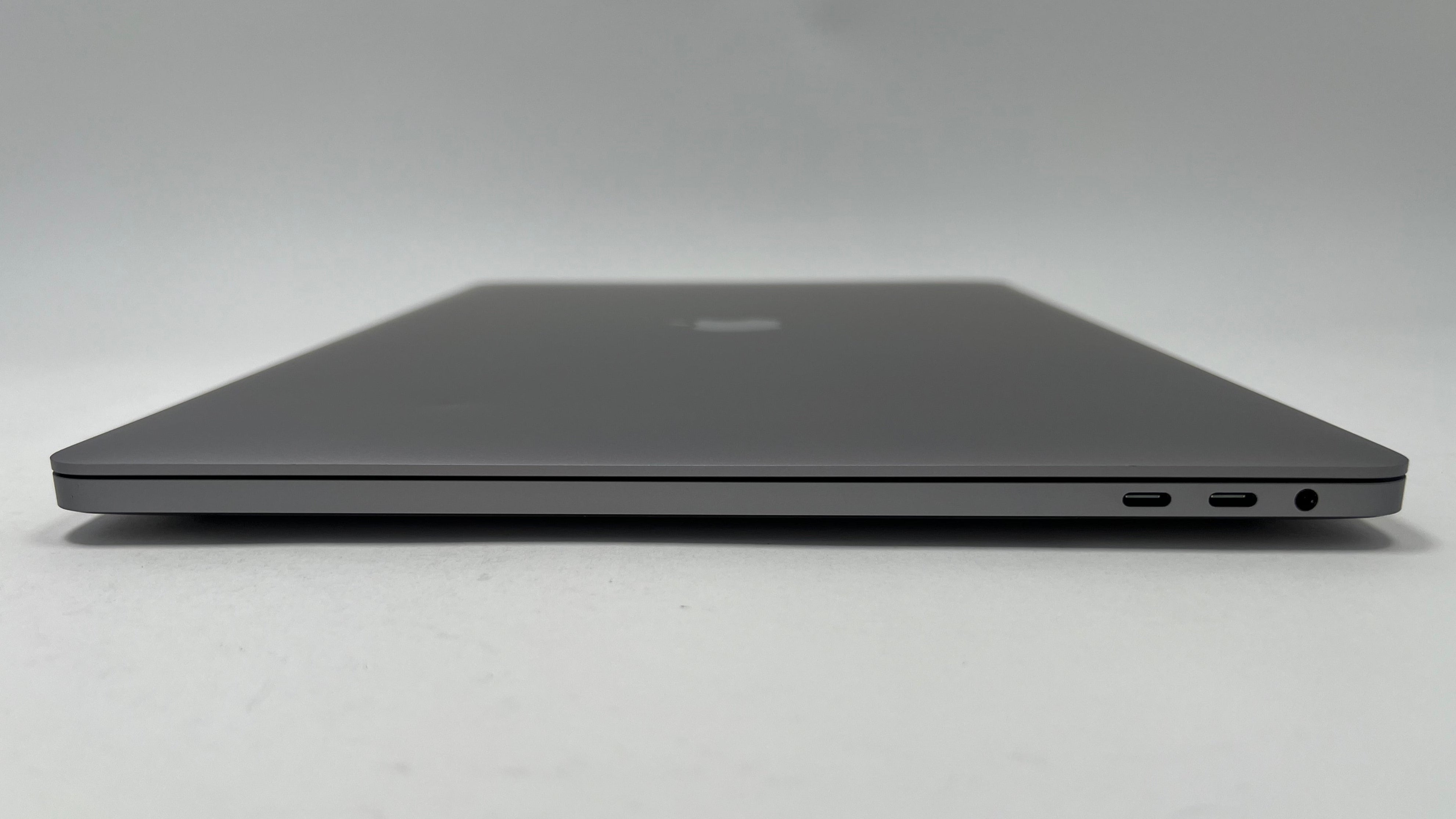 MacBook Pro (2019) 16-inch – Intel Core i9 2.4GHz • 5500M 8GB – 32GB RAM 2TB SSD – 52 Cycles