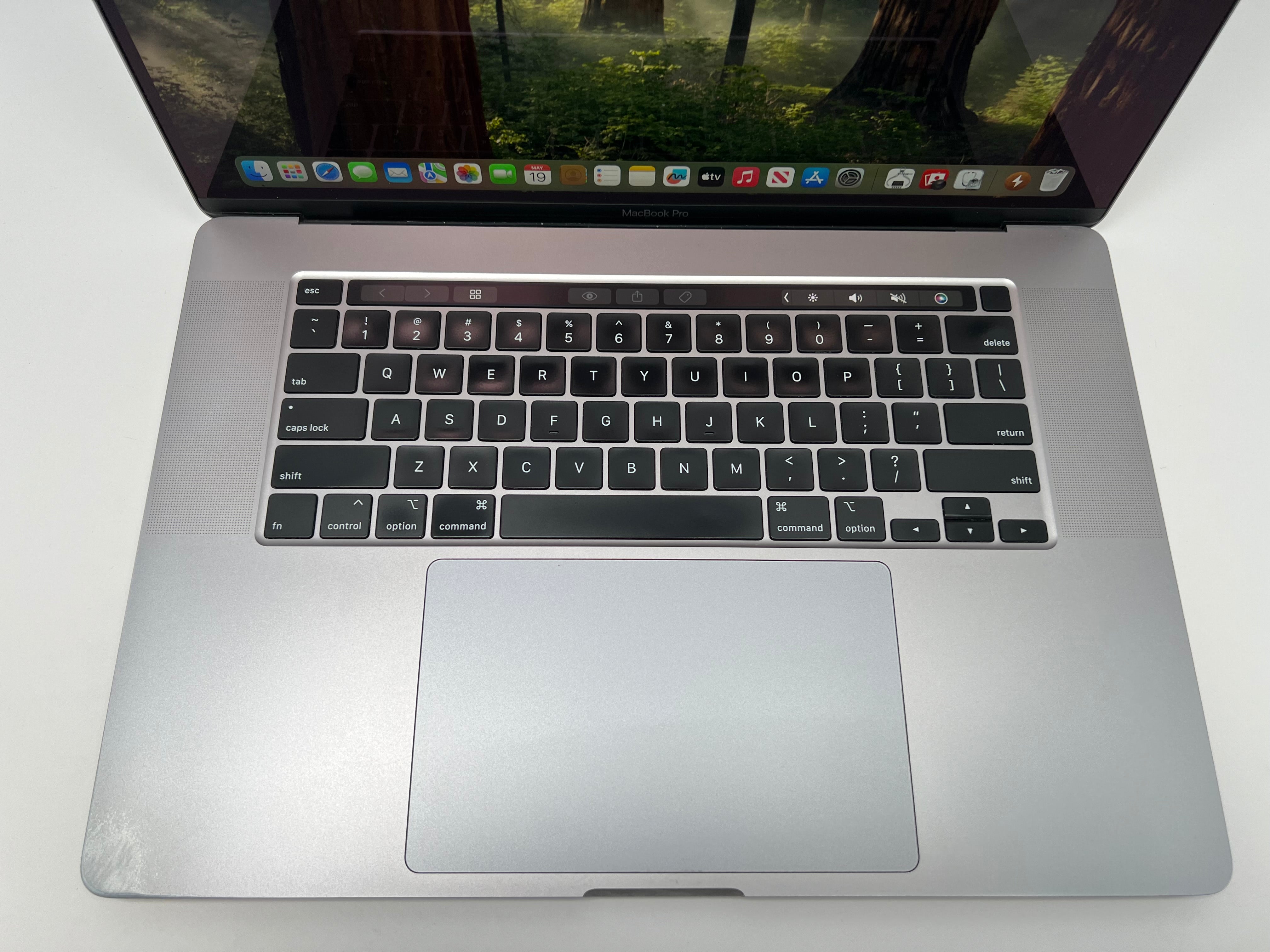 MacBook Pro (2019) 16-inch – Intel Core i9 2.4GHz • AMD 5500M – 32GB RAM 8TB SSD - 66 Cycles