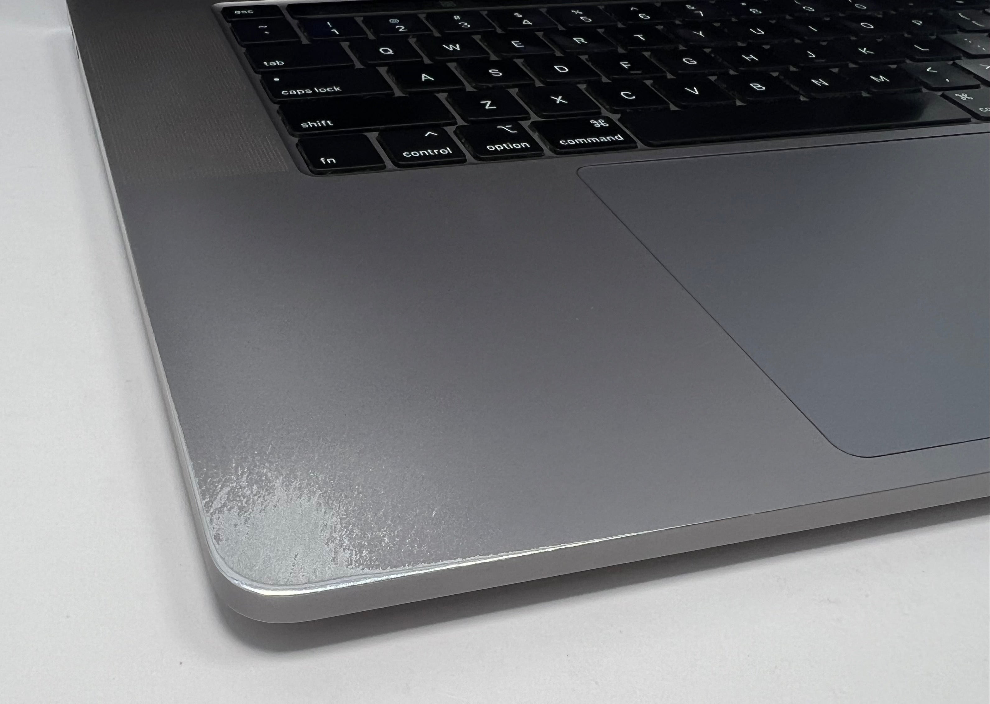 MacBook Pro (2019) 16-inch – Intel Core i9 2.4GHz • AMD 5500M – 32GB RAM 8TB SSD - 66 Cycles