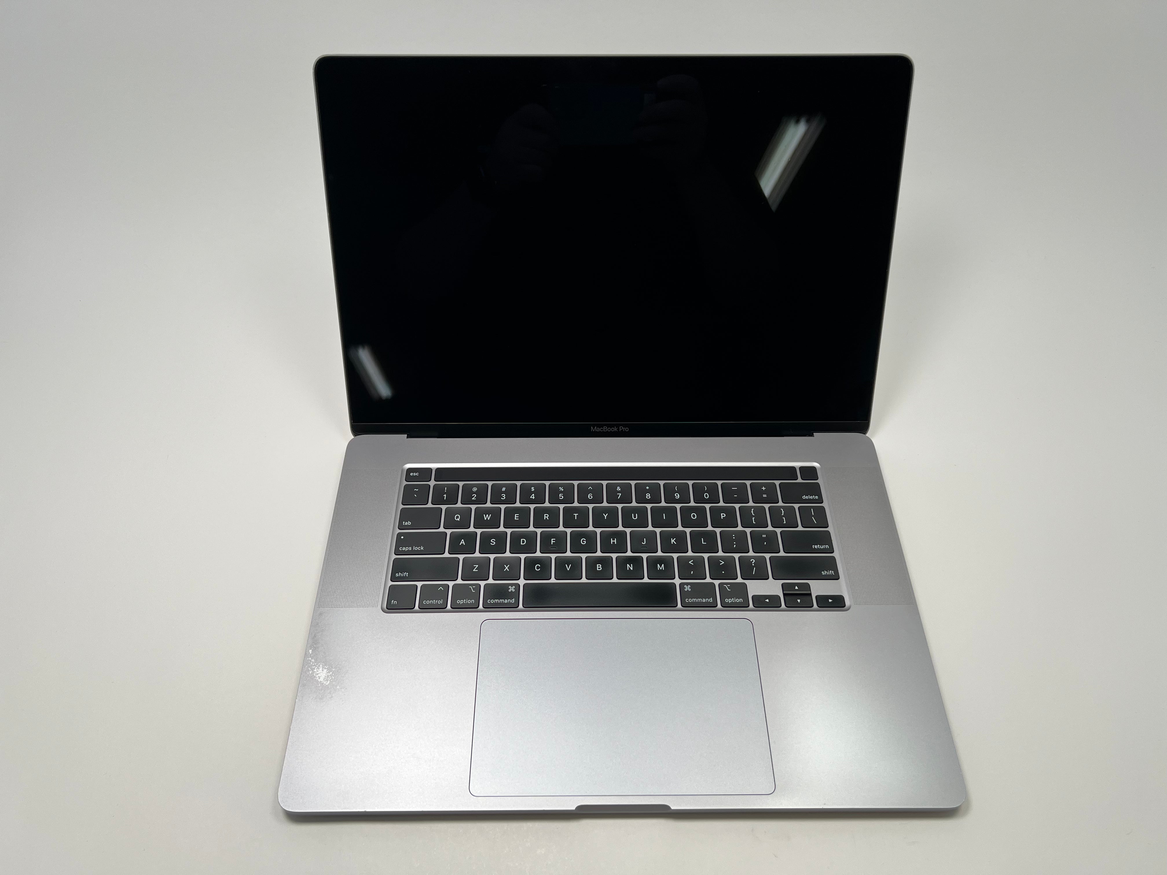 MacBook Pro (2019) 16-inch – Intel Core i9 2.4GHz – 32GB RAM 2TB SSD – Radeon Pro 5300M