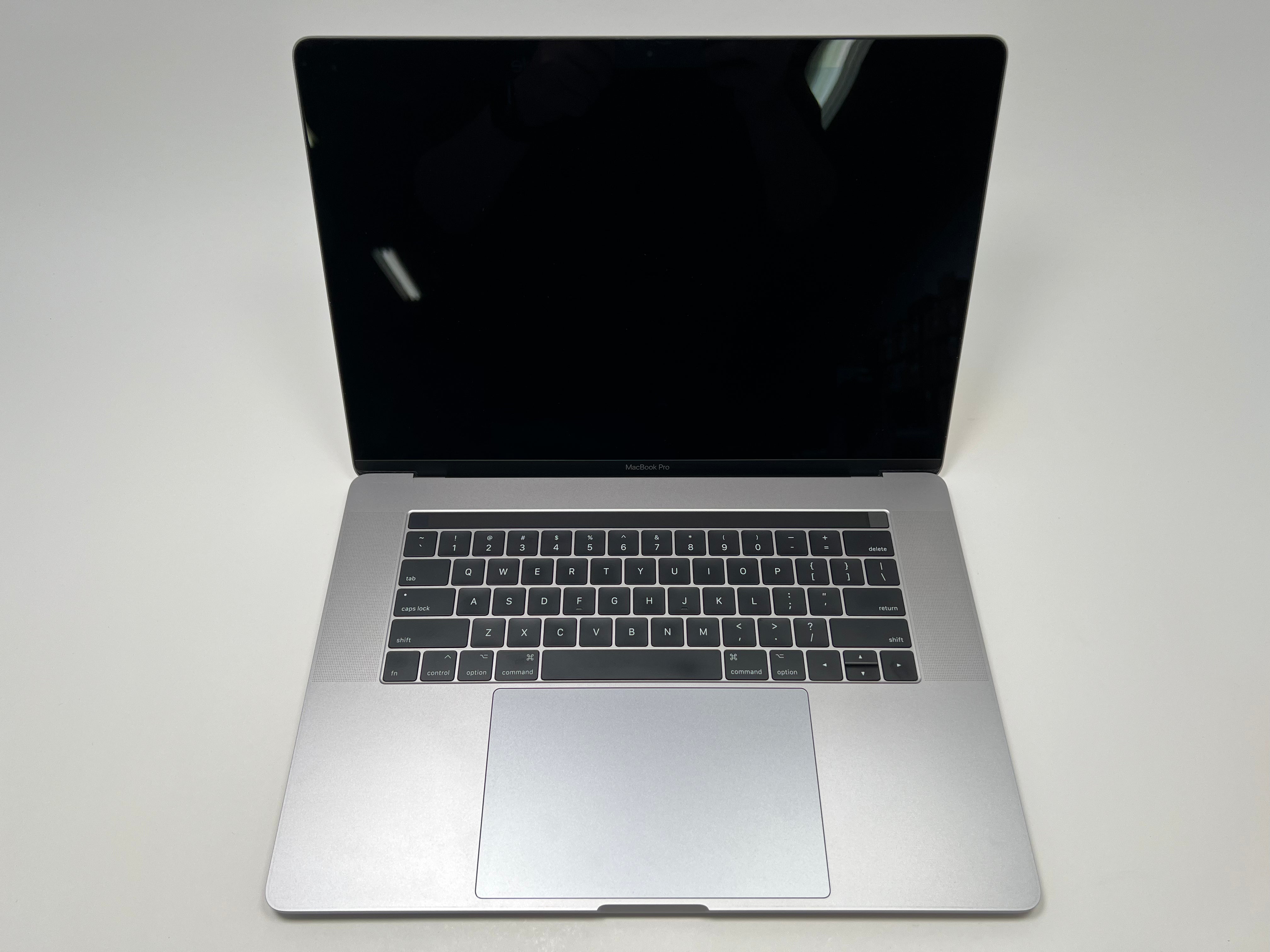 MacBook Pro (2017) 15-inch – Intel Core i7 3.1GHz – 16GB RAM 512GB SSD – Radeon Pro 560
