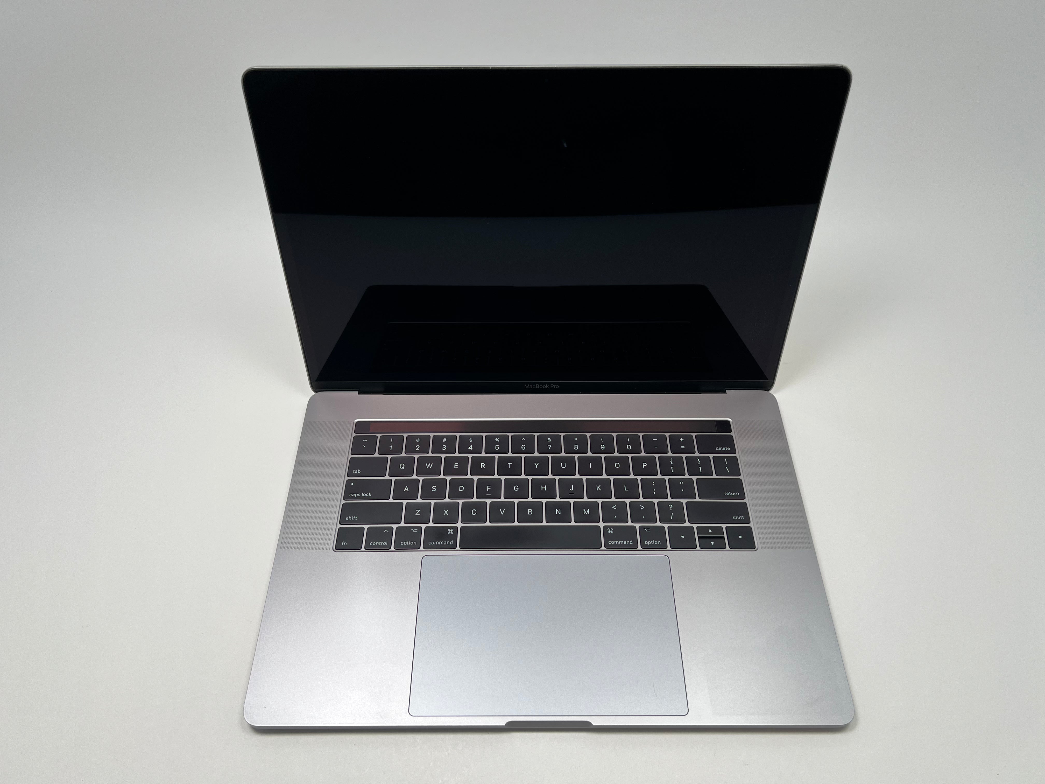 MacBook Pro (2017) 15-inch – Intel Core i7 3.1GHz – 16GB RAM 1TB SSD – Radeon Pro 560