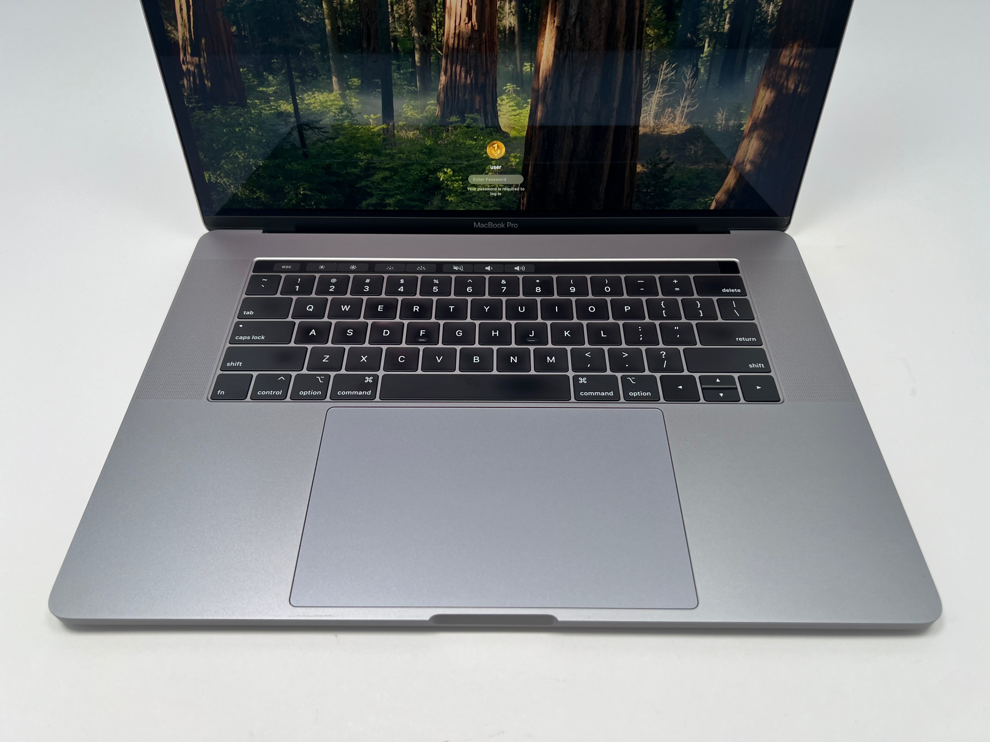 MacBook Pro (2019) 15-inch – Intel Core i7 2.6GHz – 32GB RAM 1TB SSD – Radeon Pro 555X