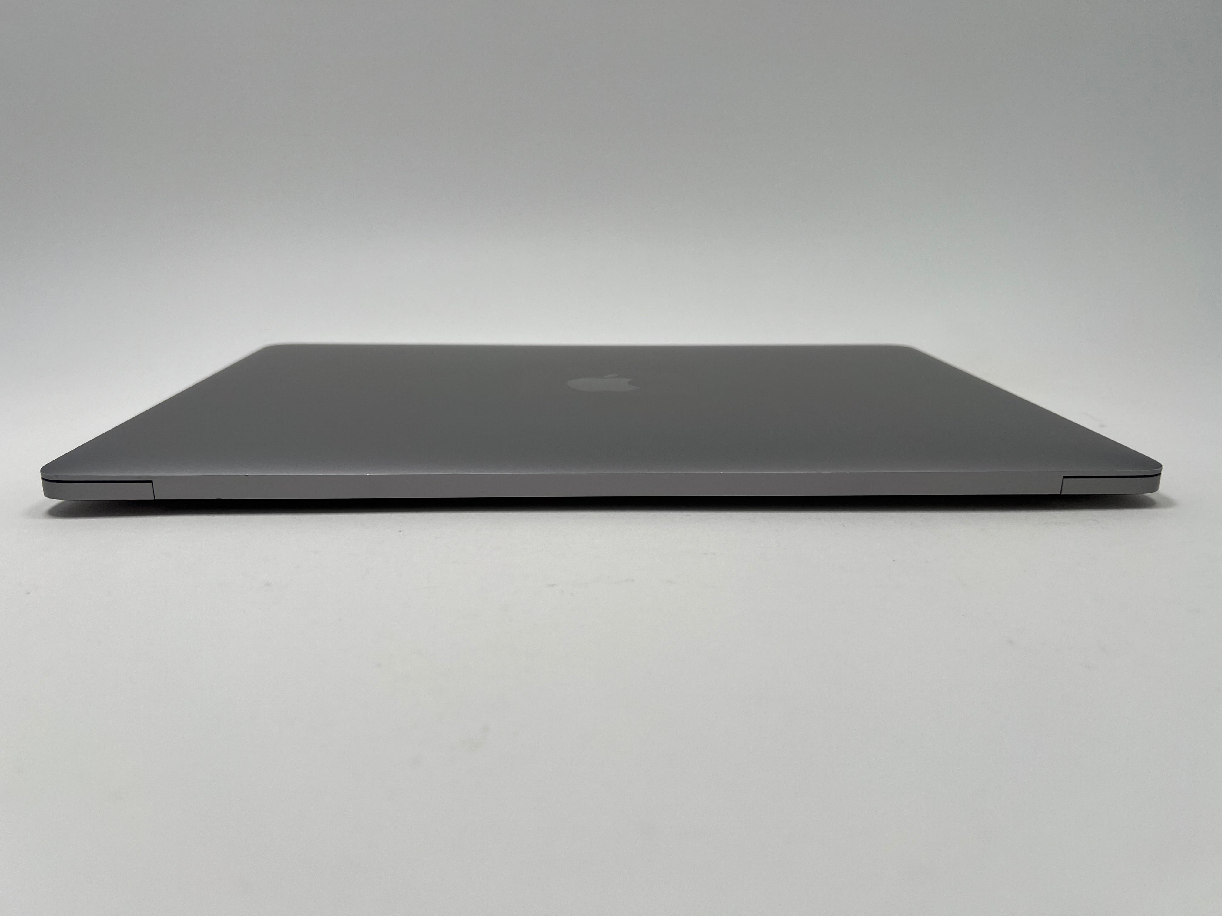 MacBook Pro (2019) 15-inch – Intel Core i7 2.6GHz – 32GB RAM 1TB SSD – Radeon Pro 555X
