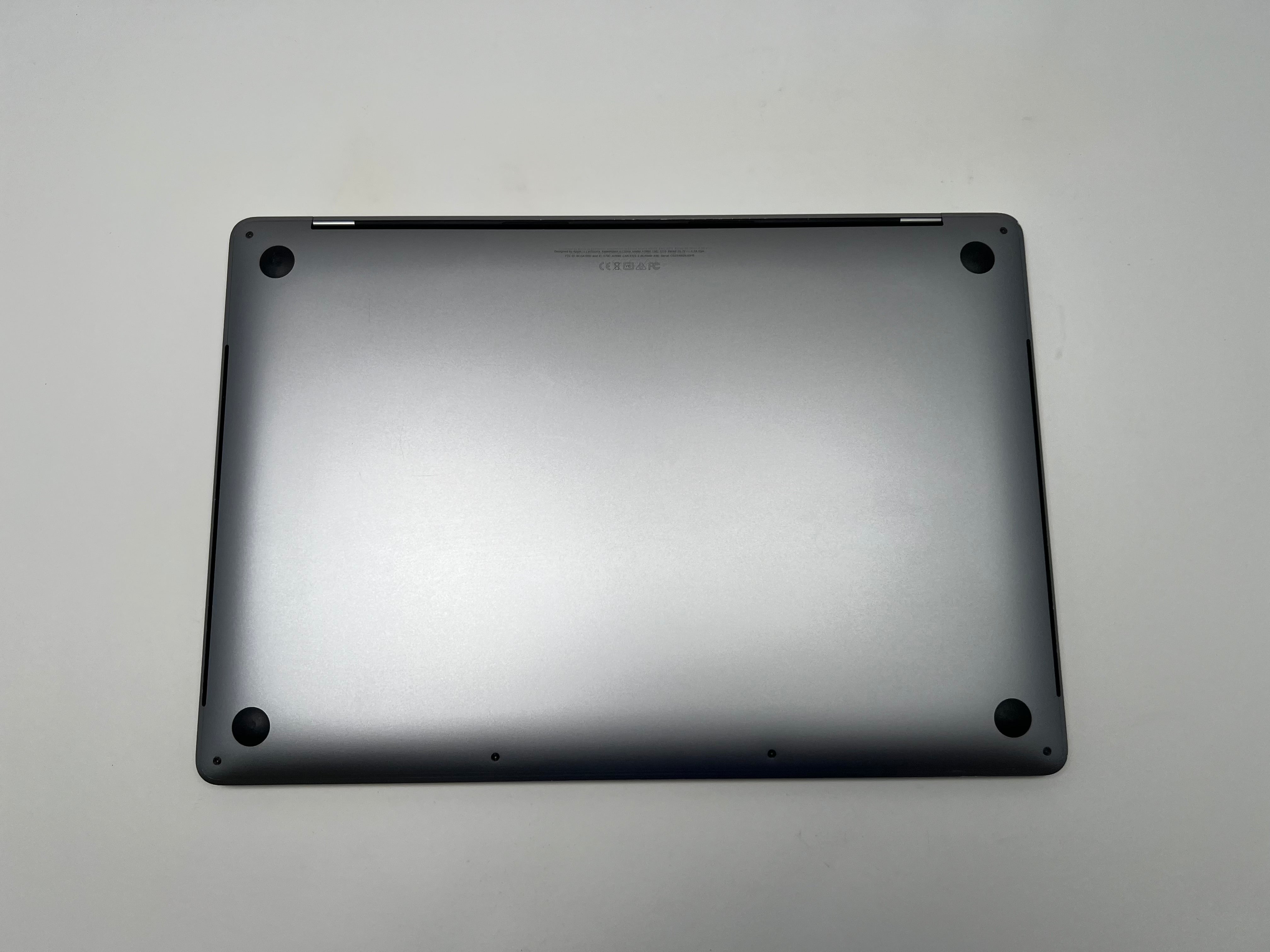 MacBook Pro (2019) 15-inch – Intel Core i7 2.6GHz – 32GB RAM 1TB SSD – Radeon Pro 555X