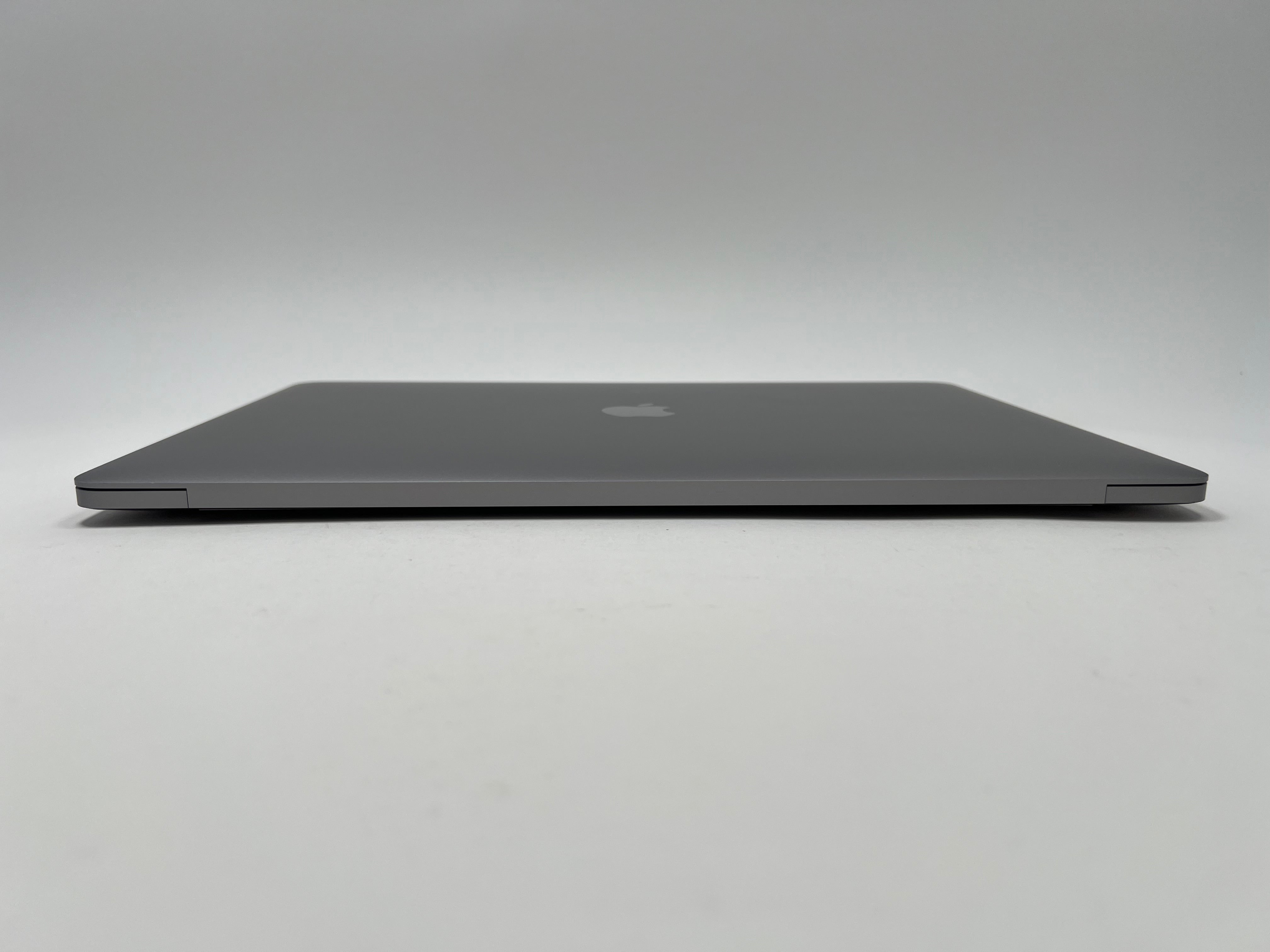 MacBook Pro (2018) 15-inch – Intel Core i7 2.6GHz – 32GB RAM 1TB SSD • Radeon Pro 560X