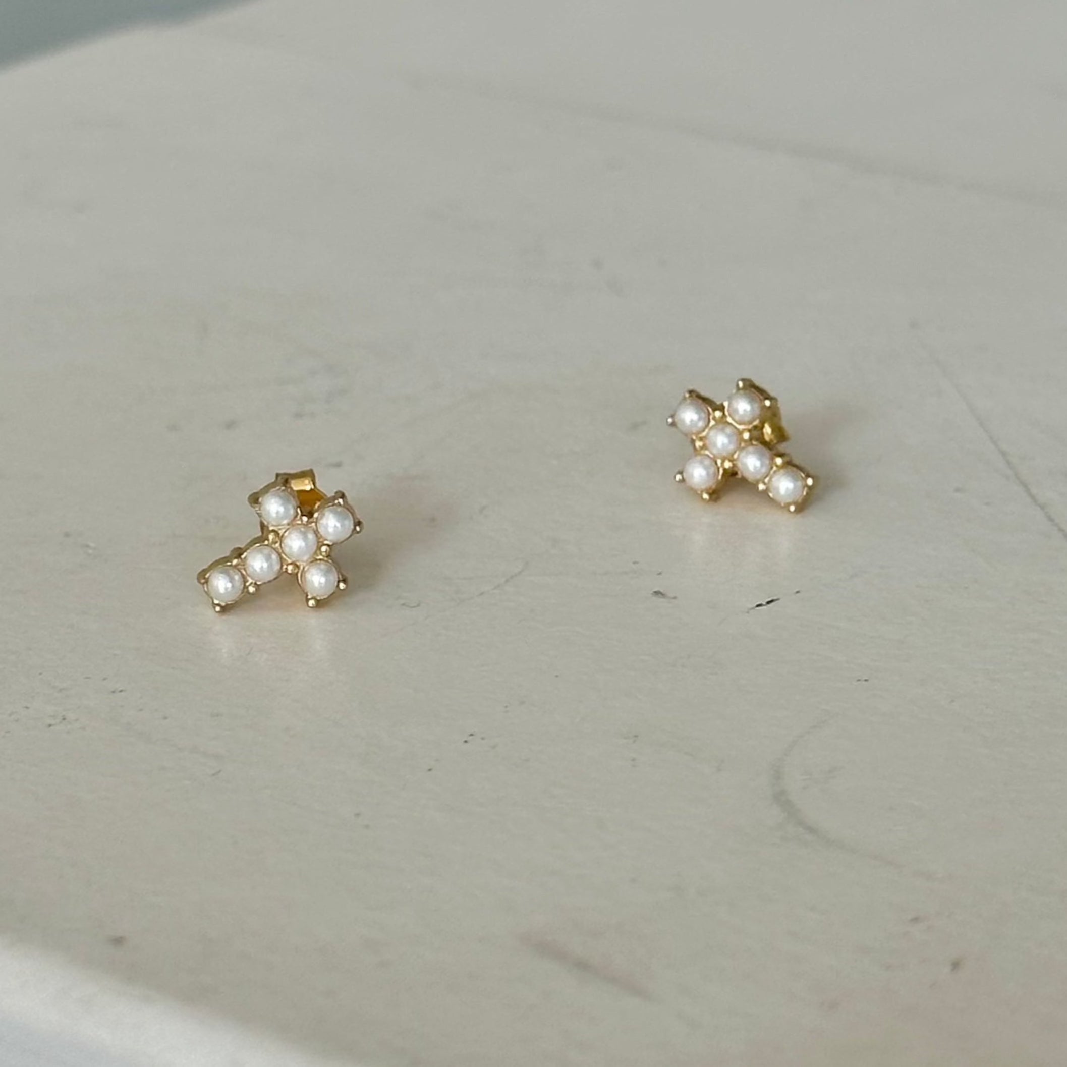 Sistine Pearl Cross Stud