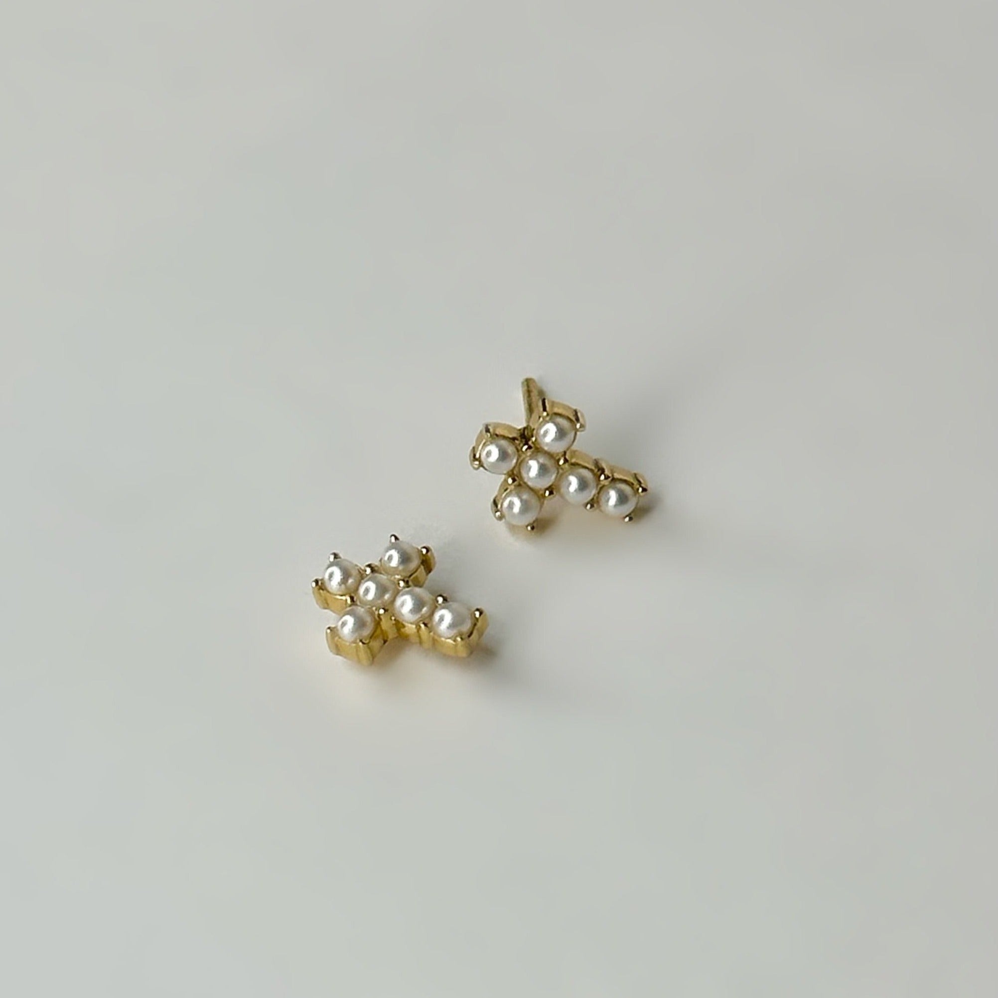 Sistine Pearl Cross Stud