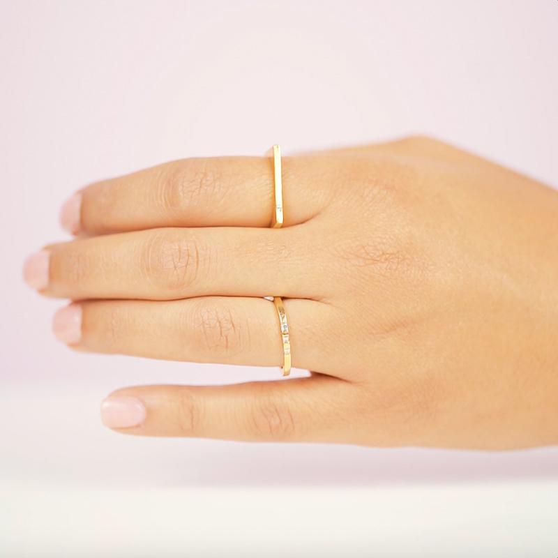Bar With Gem Ring