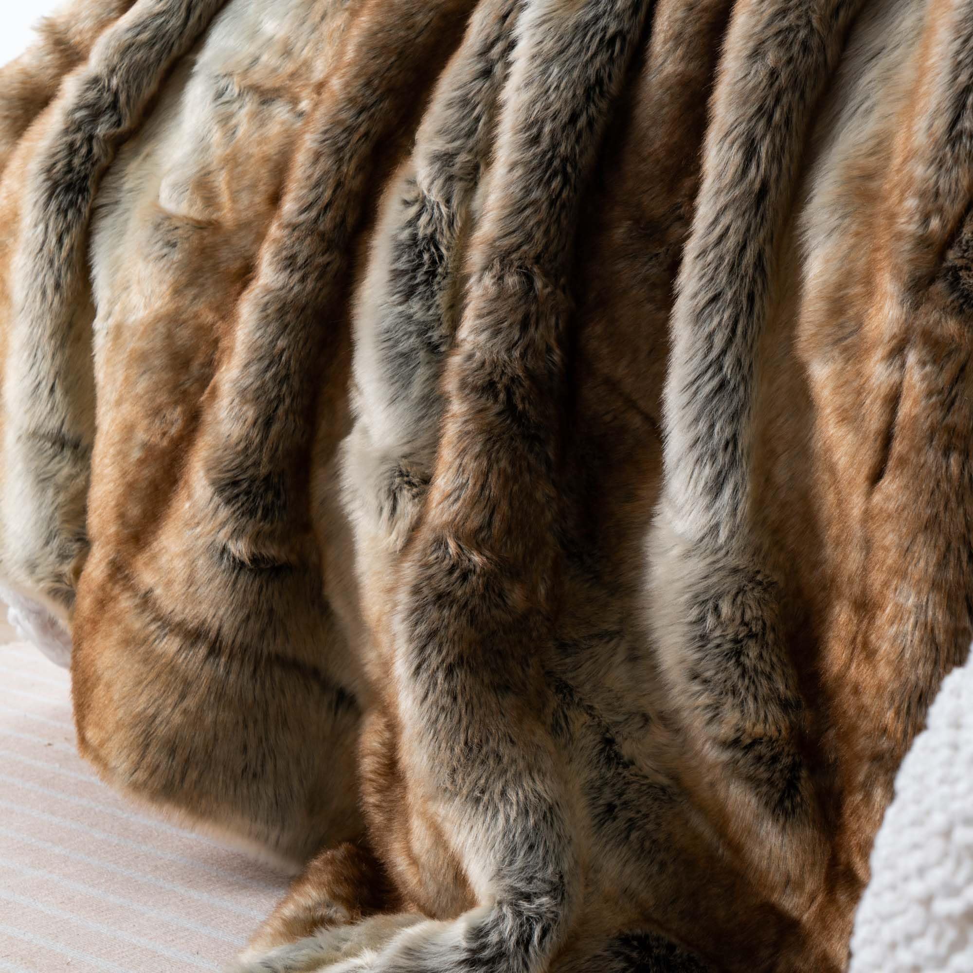 Lutetia Super Soft Fuzzy Thick Throw Blanket | 3CARATS
