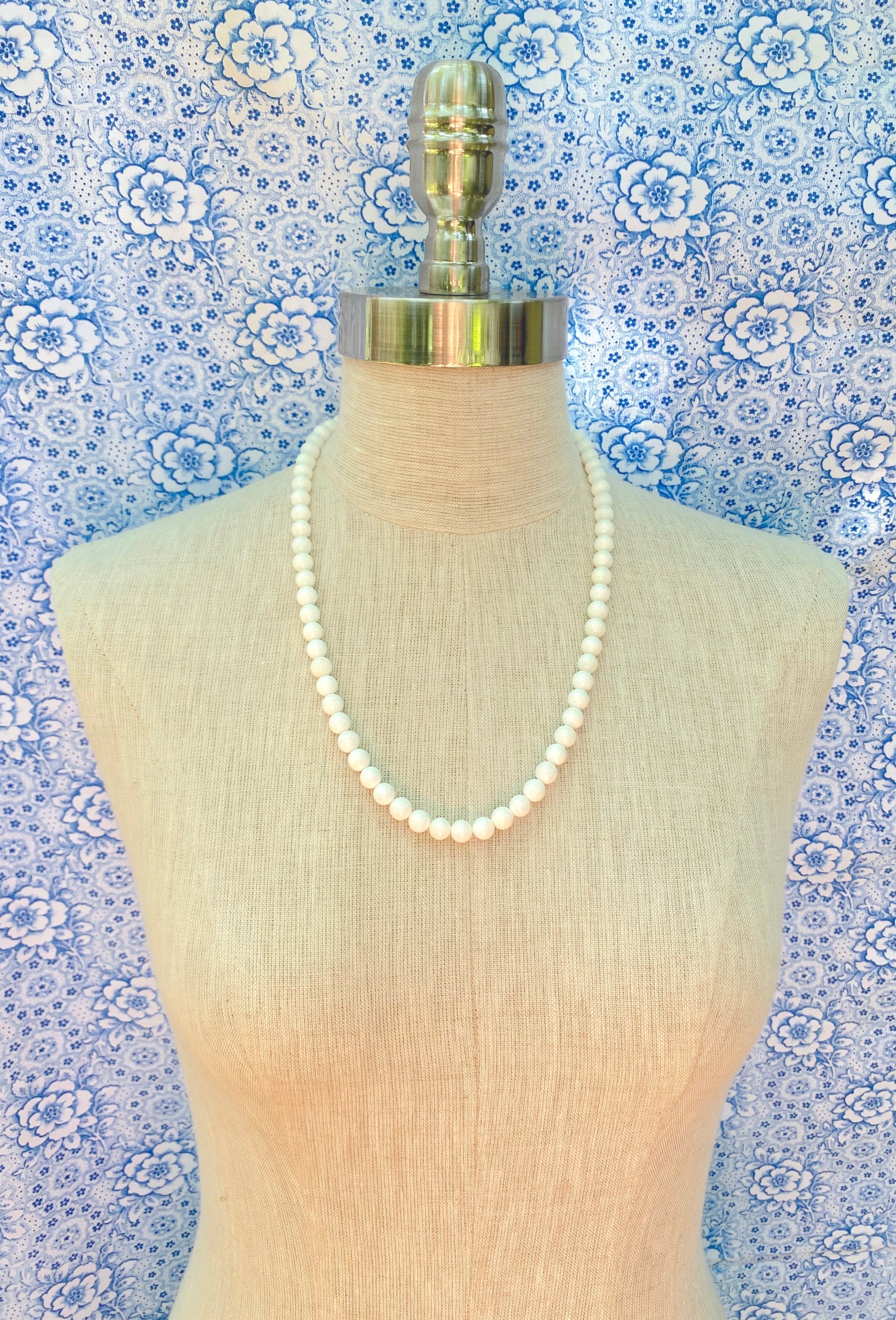 The Milk Glass Necklace