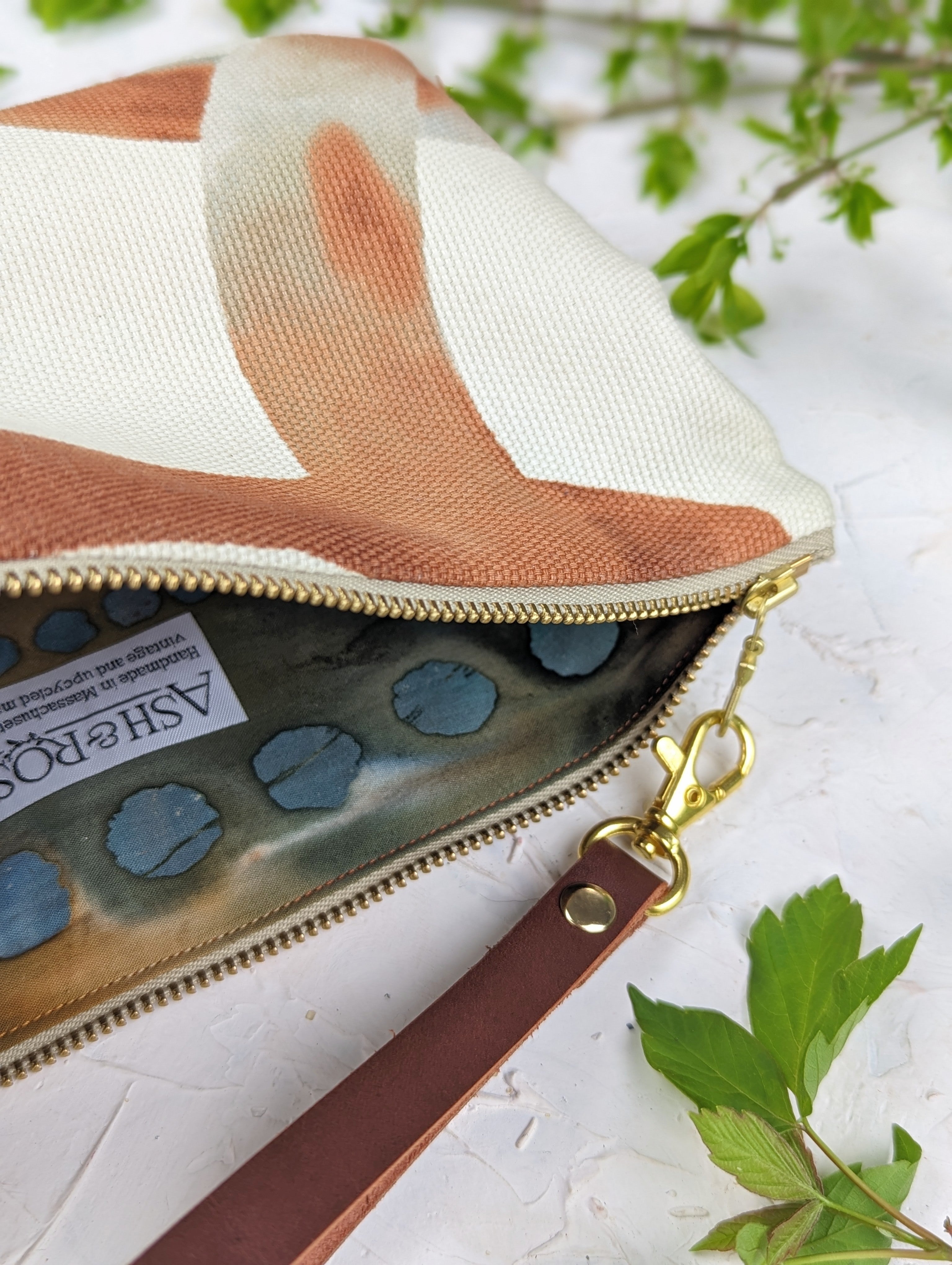 Shipwreck Chain Wristlet Purse