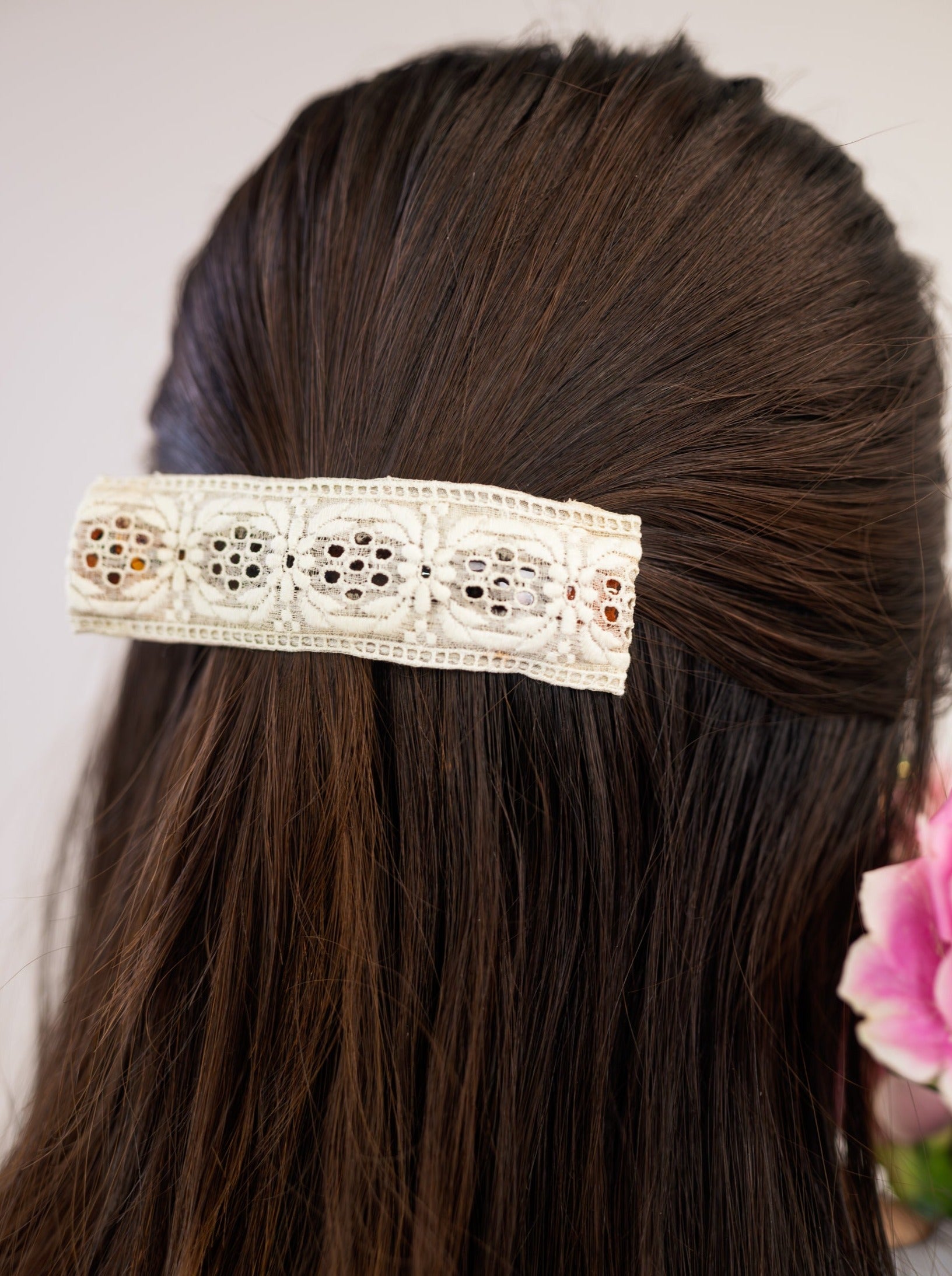 Willa Lace Hair Clip