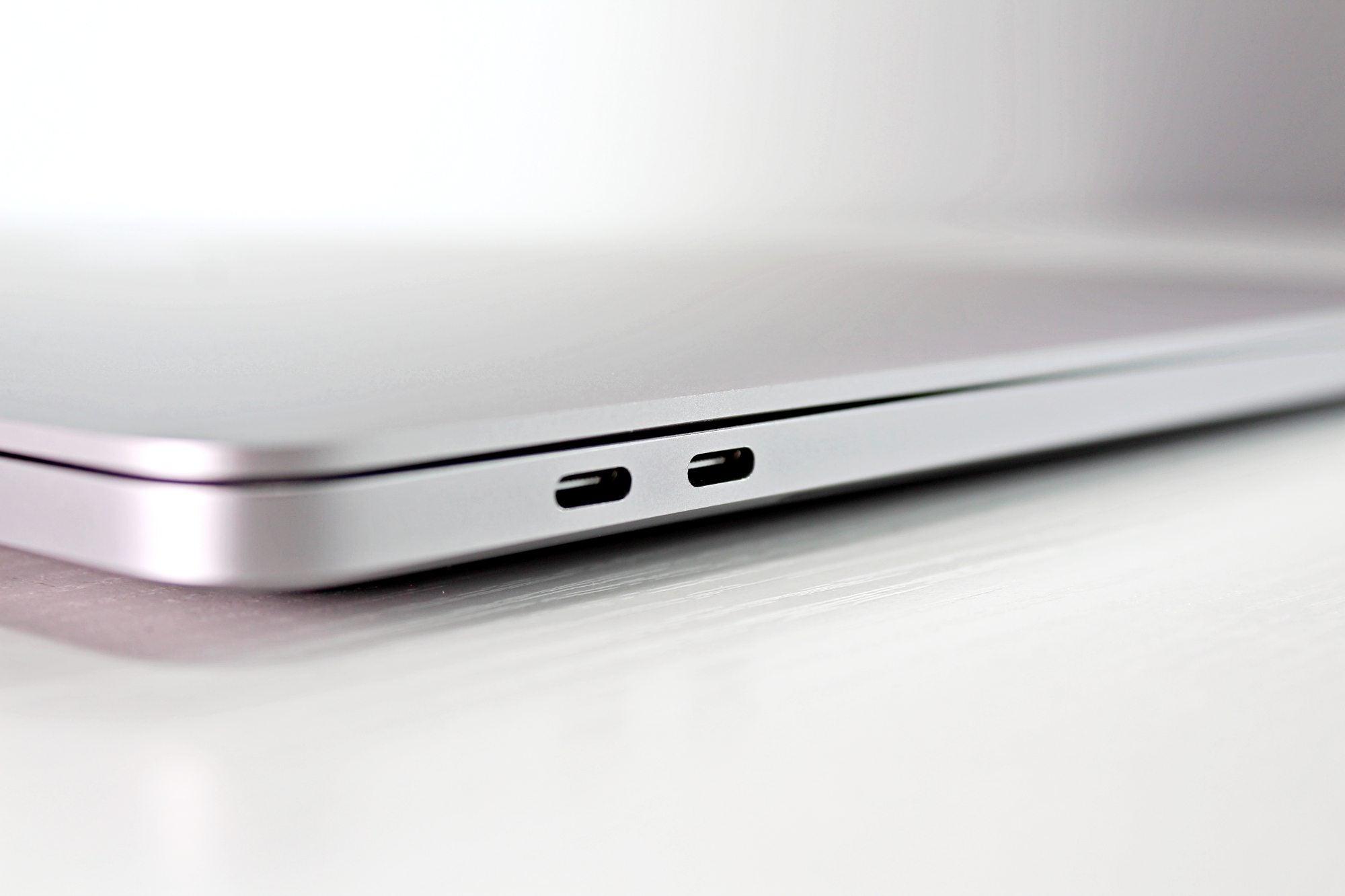 MacBook Pro (2019) 16-Inch - 2.4GHz Core i9 - 5500M - 32GB RAM - 2TB SSD - French Keyboard Like New Battery