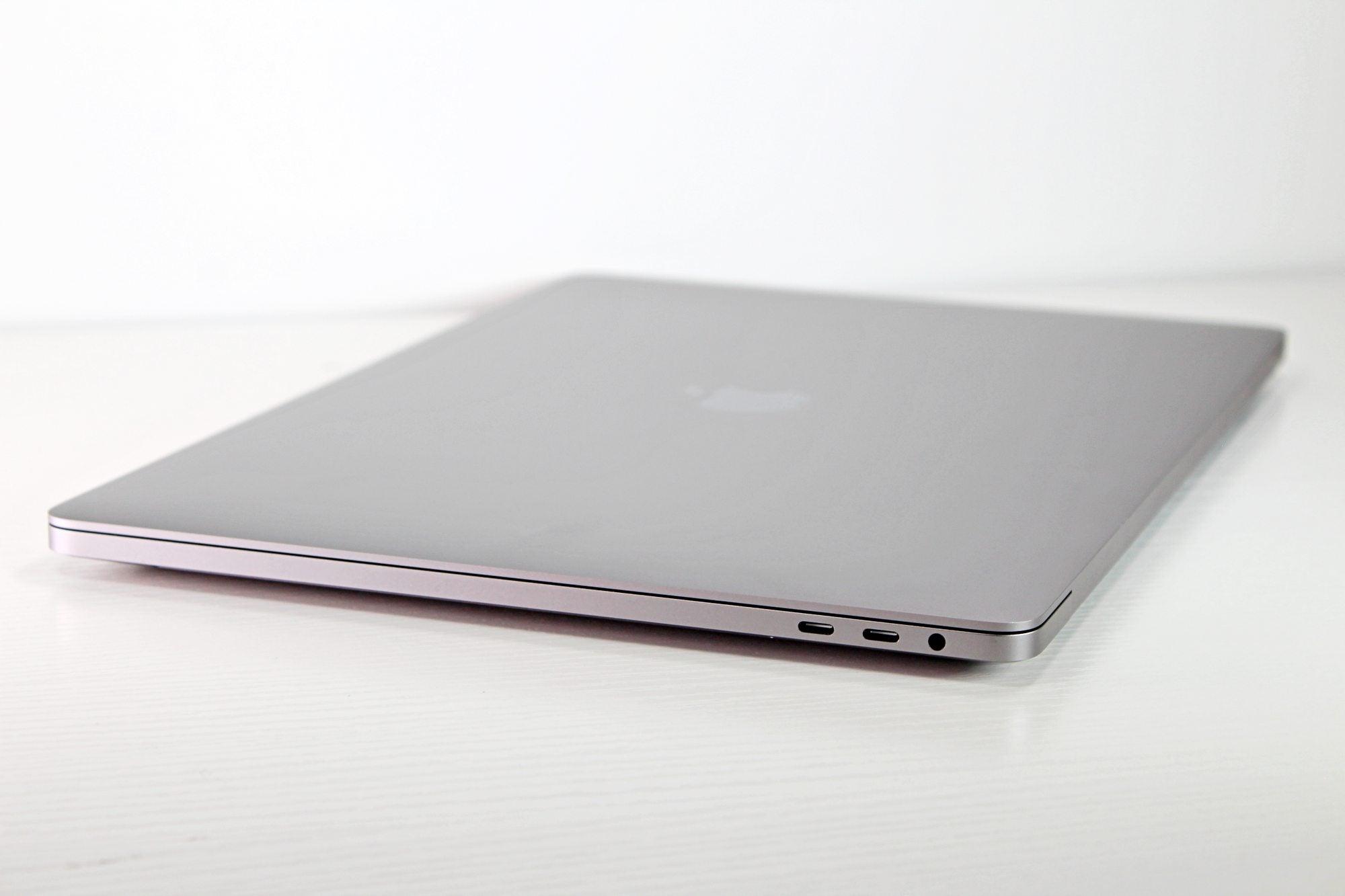 MacBook Pro (2019) 16-Inch - 2.4GHz Core i9 - 5500M - 32GB RAM - 2TB SSD - French Keyboard Like New Battery