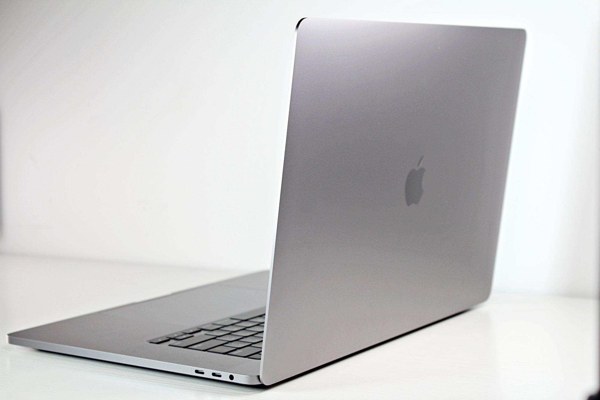 MacBook Pro (2019) 16-Inch - 2.4GHz Core i9 - 5500M - 32GB RAM - 2TB SSD - French Keyboard Like New Battery