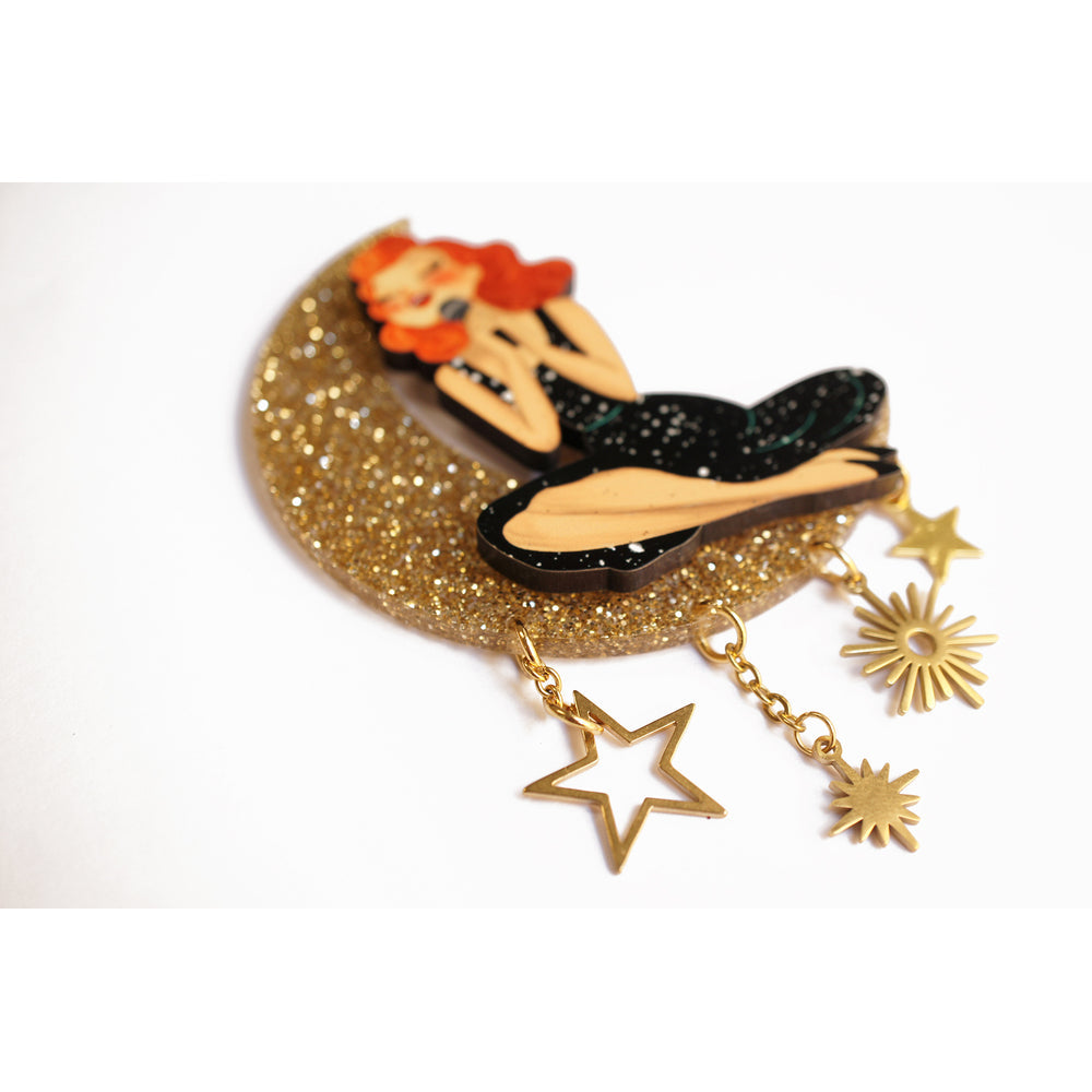 Singer sitting on the Moon Brooch by Laliblue