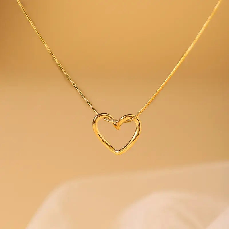 18k Gold Minimalist Simple Elegant Heart Chain Necklace