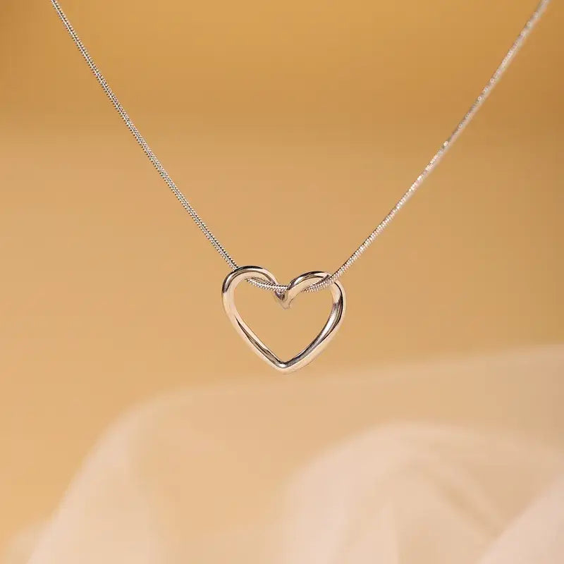 18k Gold Minimalist Simple Elegant Heart Chain Necklace