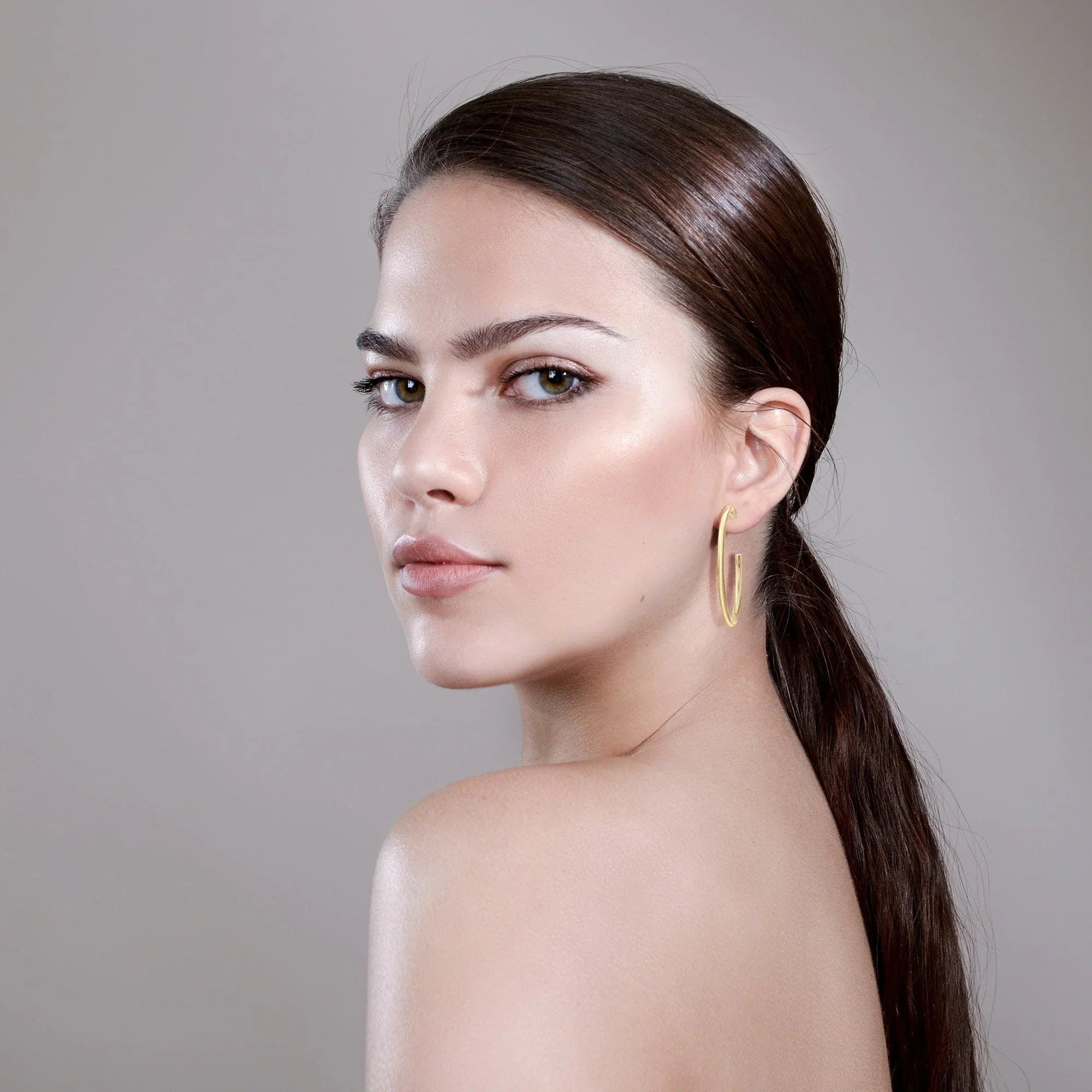 Woman wearing stylish 1.5-inch Ultimate Hoops earrings good for any look