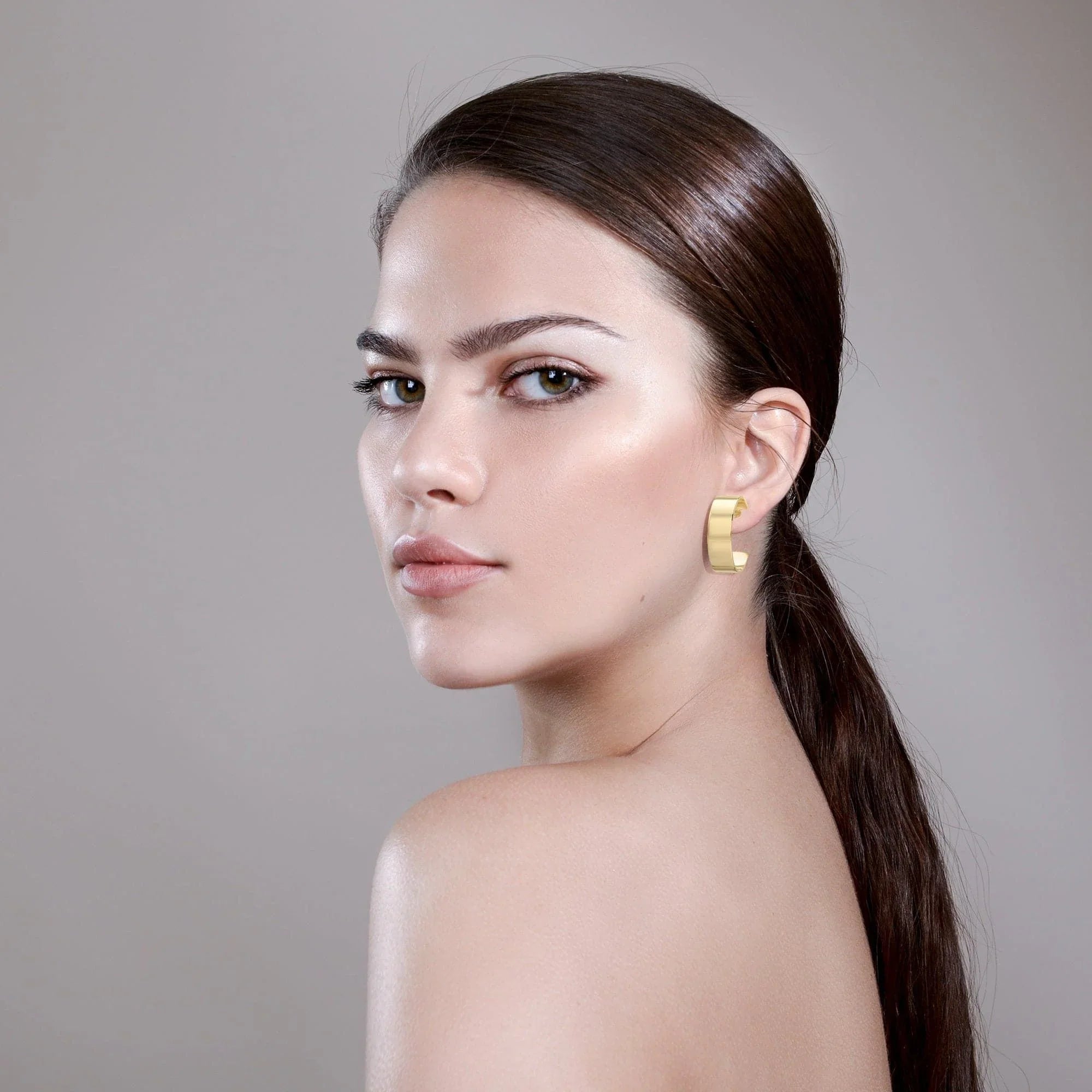 Shiny golden hoop earring from the 1 Skylar Hoops collection perfect for everyday wear
