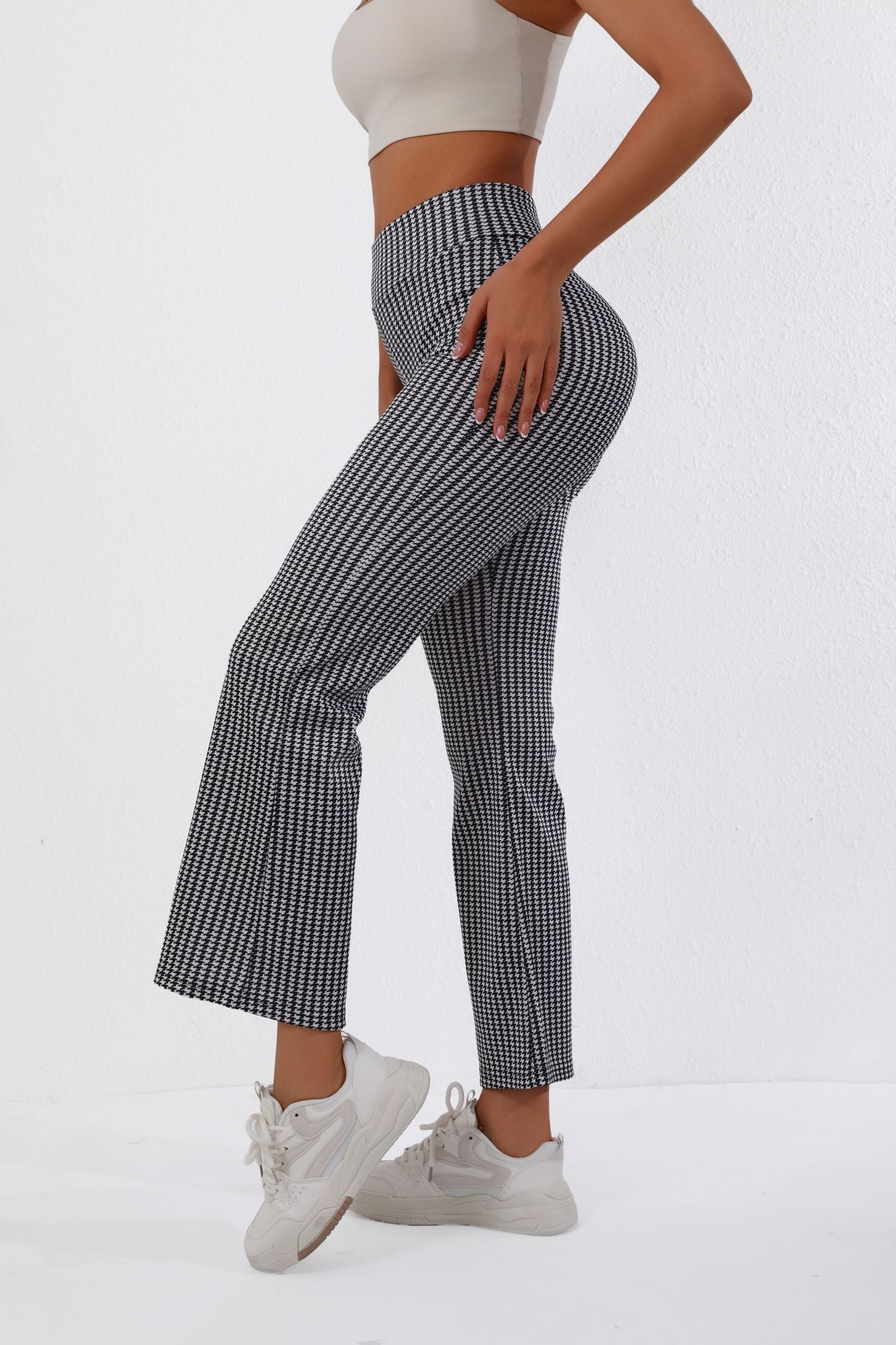 High-Waisted Houndstooth Flare Trousers – Sleek Fit, Comfy Stretch, Classy Look