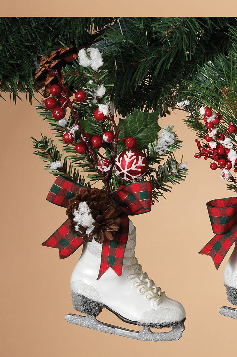 9" Holiday Skate w/PVC Accents