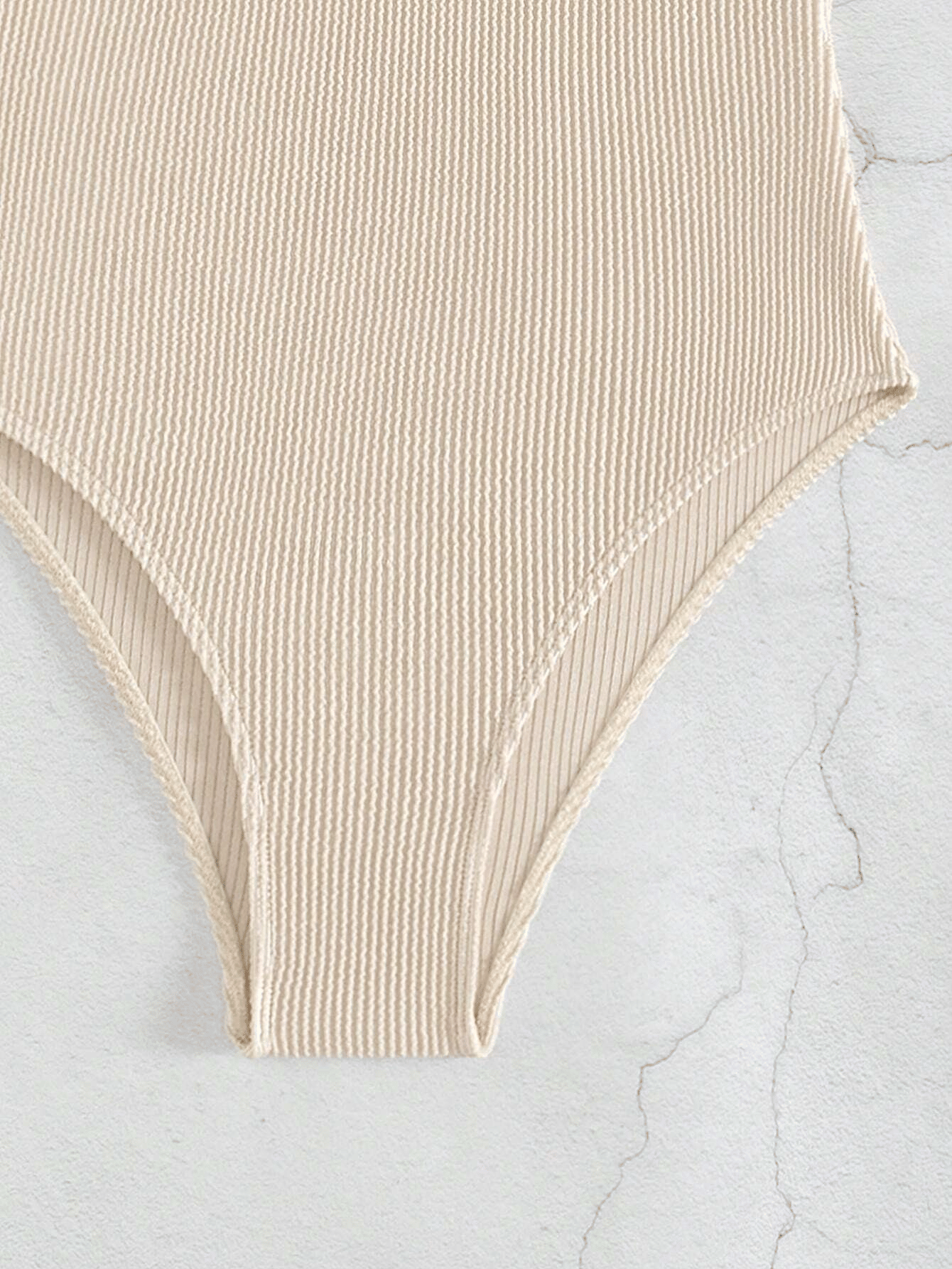 New sexy one-piece women's swimsuit covers the belly and makes you look slimmer, with a V-neck that exudes a sense of luxury