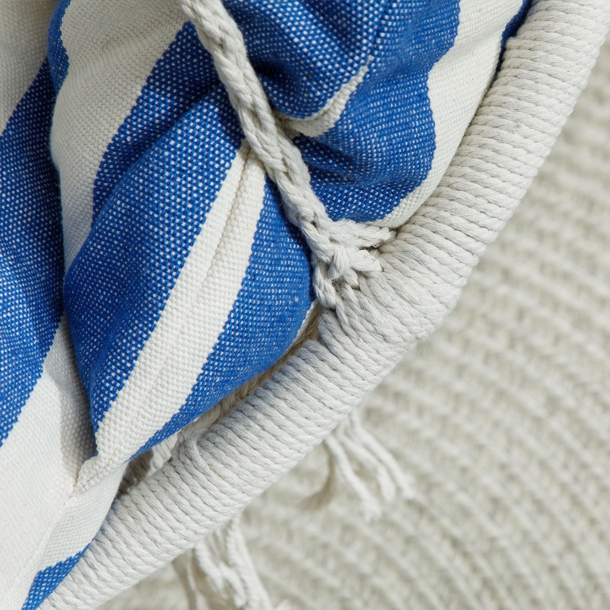 Outsunny Hammock Swing Chair, Macrame Hanging Chair with Large Cushion, Chain, Steel Frame for Indoor Outdoor Use, Blue and White