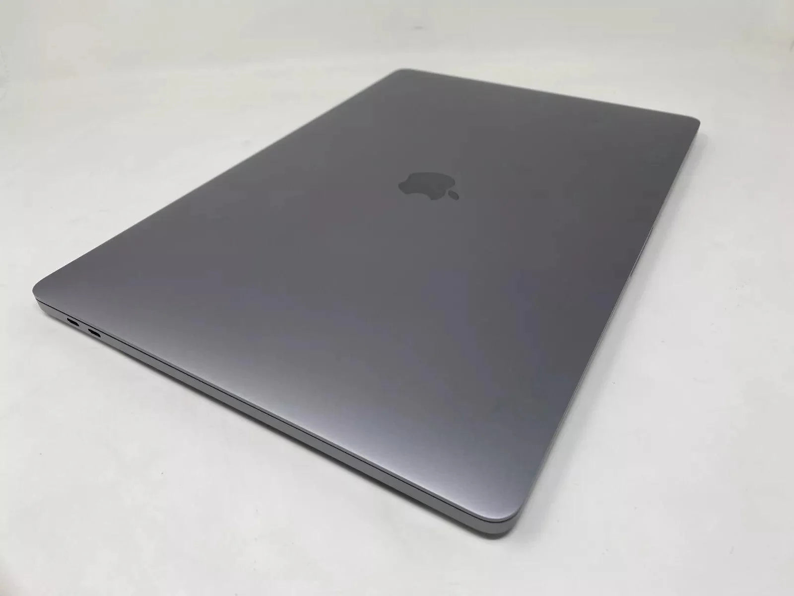 MacBook Pro (2019) 16-inch – Intel Core i9 2.4GHz • 5500M 8GB – 32GB RAM 2TB SSD – 52 Cycles