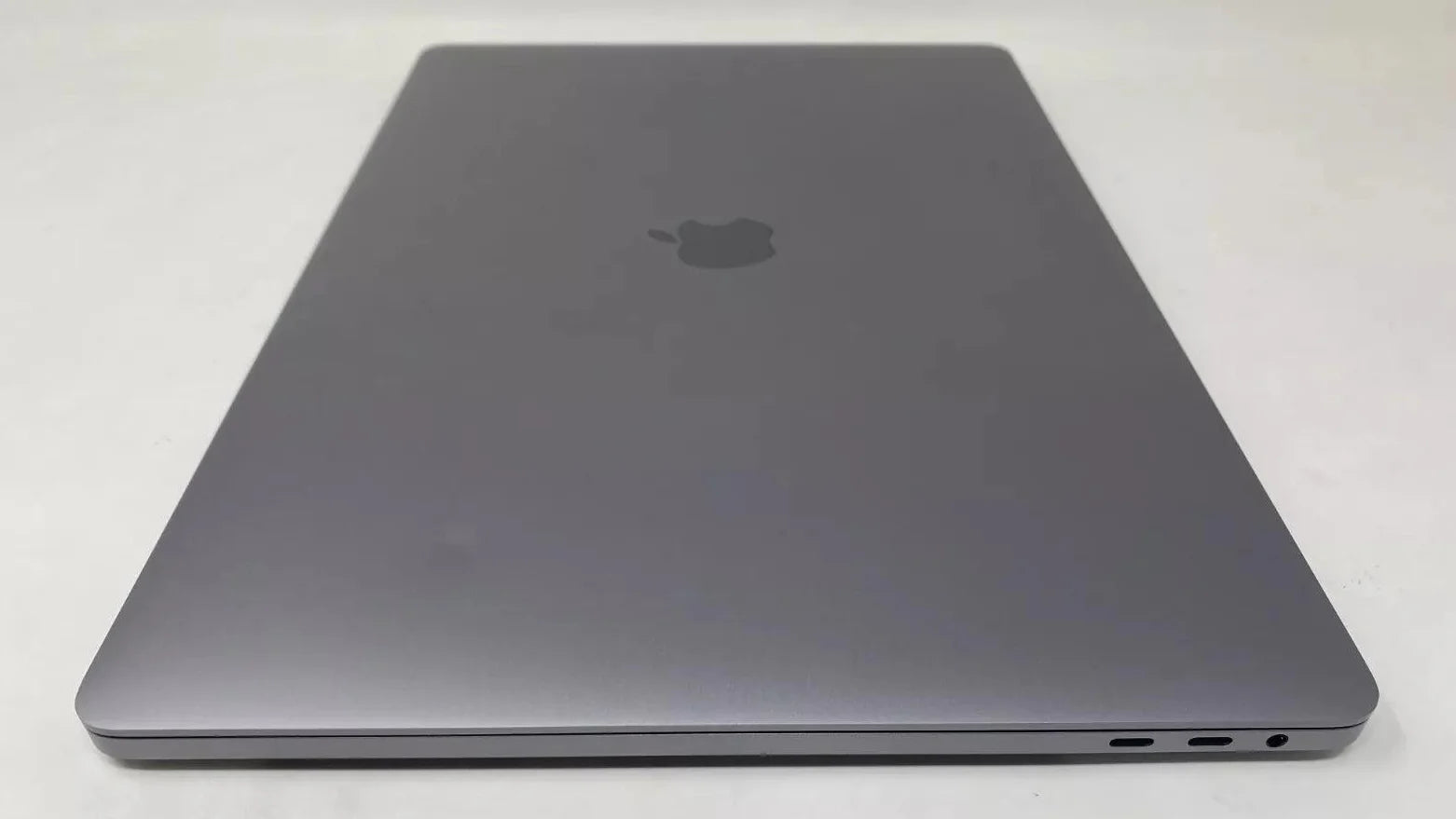 MacBook Pro (2019) 16-inch – Intel Core i9 2.4GHz • 5500M 8GB – 32GB RAM 2TB SSD – 52 Cycles