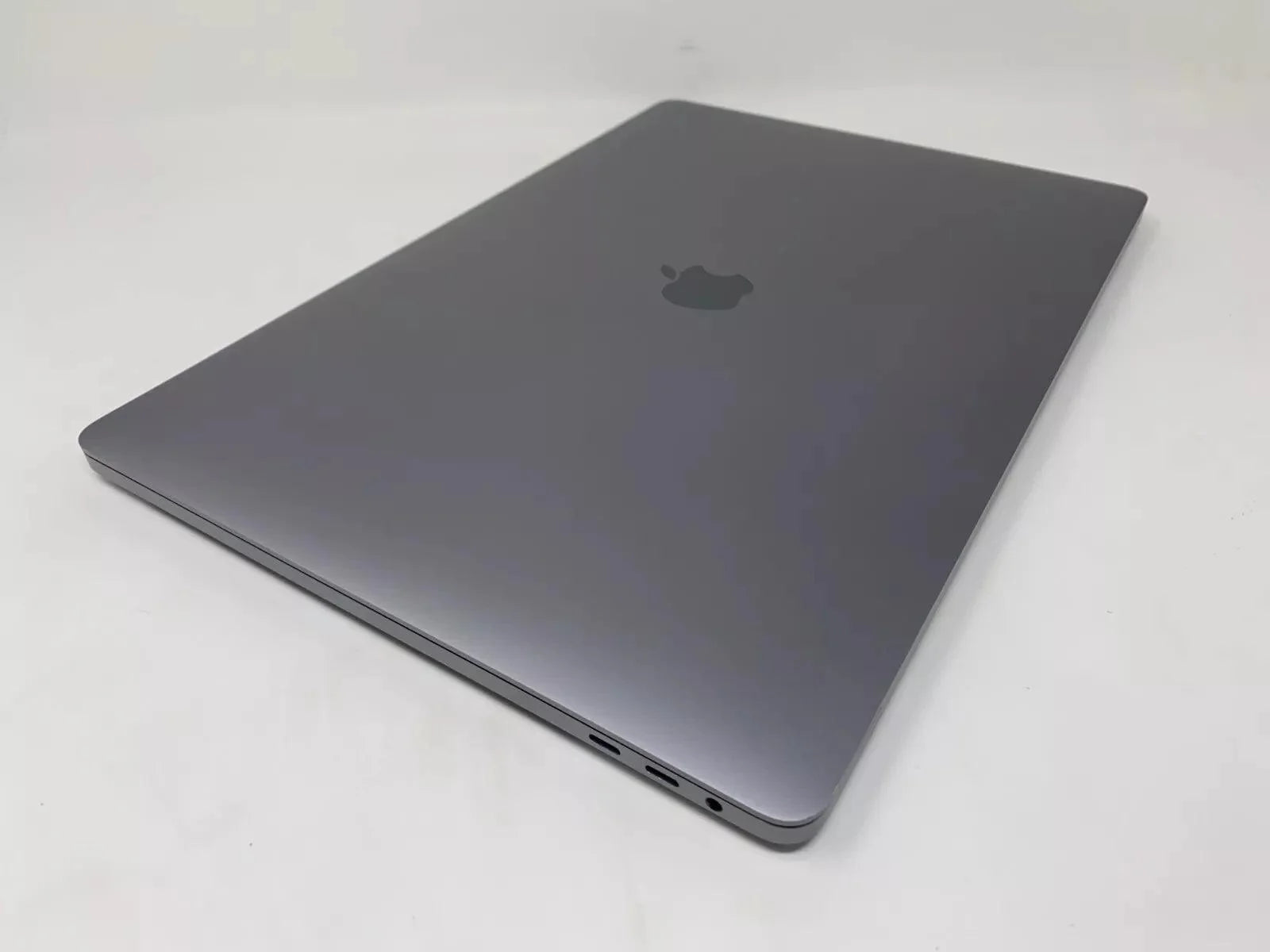 MacBook Pro (2019) 16-inch – Intel Core i9 2.4GHz • 5500M 8GB – 32GB RAM 2TB SSD – 52 Cycles