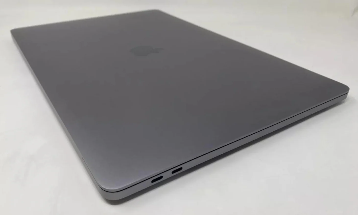 MacBook Pro (2019) 16-inch – Intel Core i9 2.4GHz • 5500M 8GB – 32GB RAM 2TB SSD – 52 Cycles