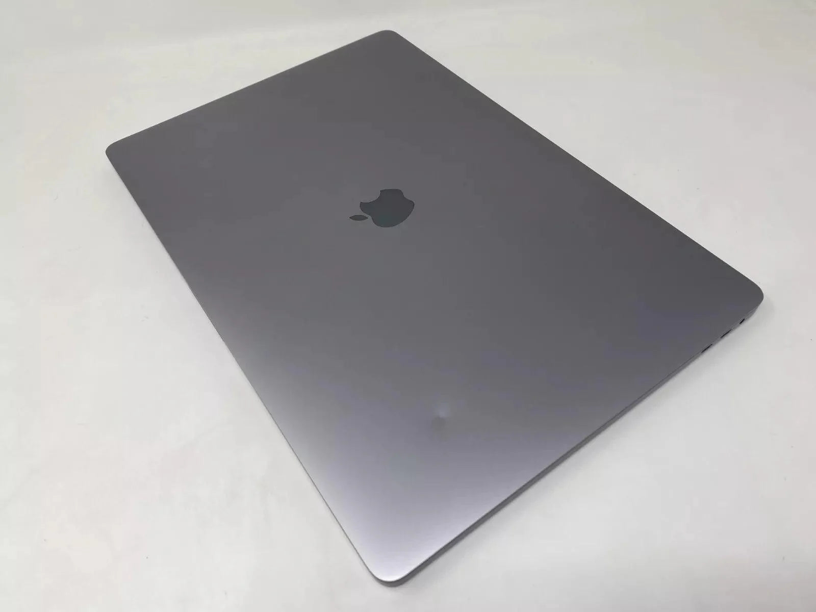 MacBook Pro (2019) 16-inch – Intel Core i9 2.4GHz • 5500M 8GB – 32GB RAM 2TB SSD – 52 Cycles