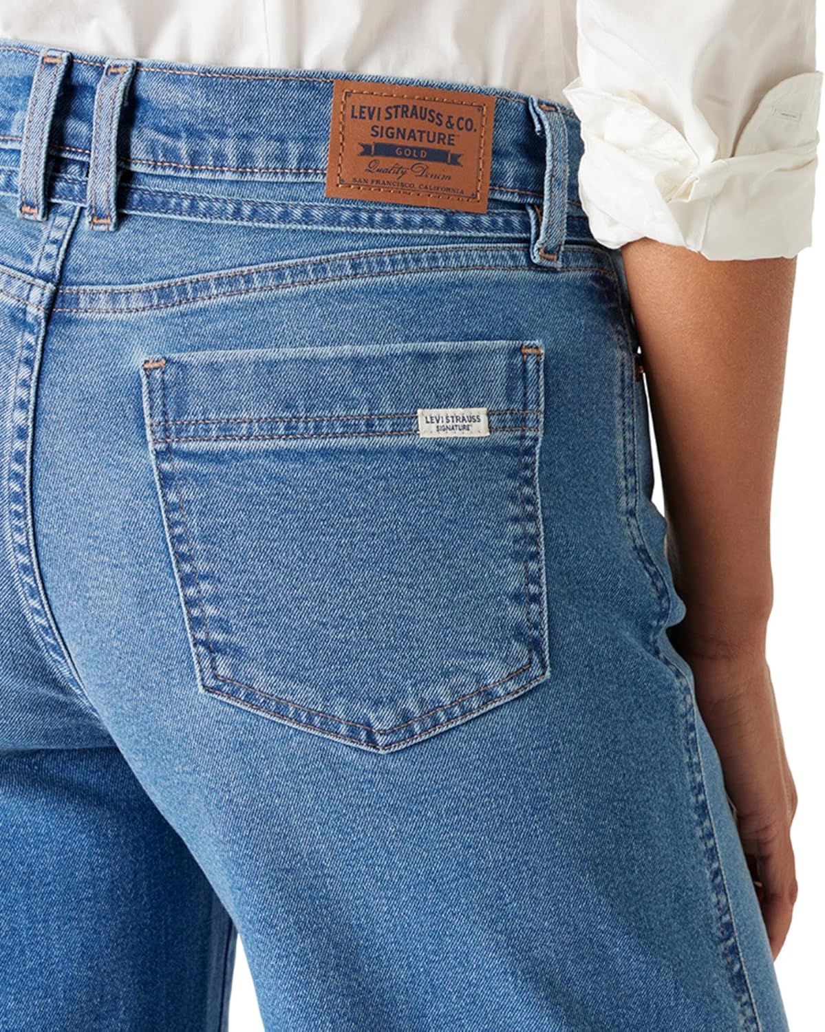 Signature by Levi Strauss & Co. Gold Women's Heritage Belted Wide Leg Jeans Mid-Rise Stretch Denim (Also Available in Plus)